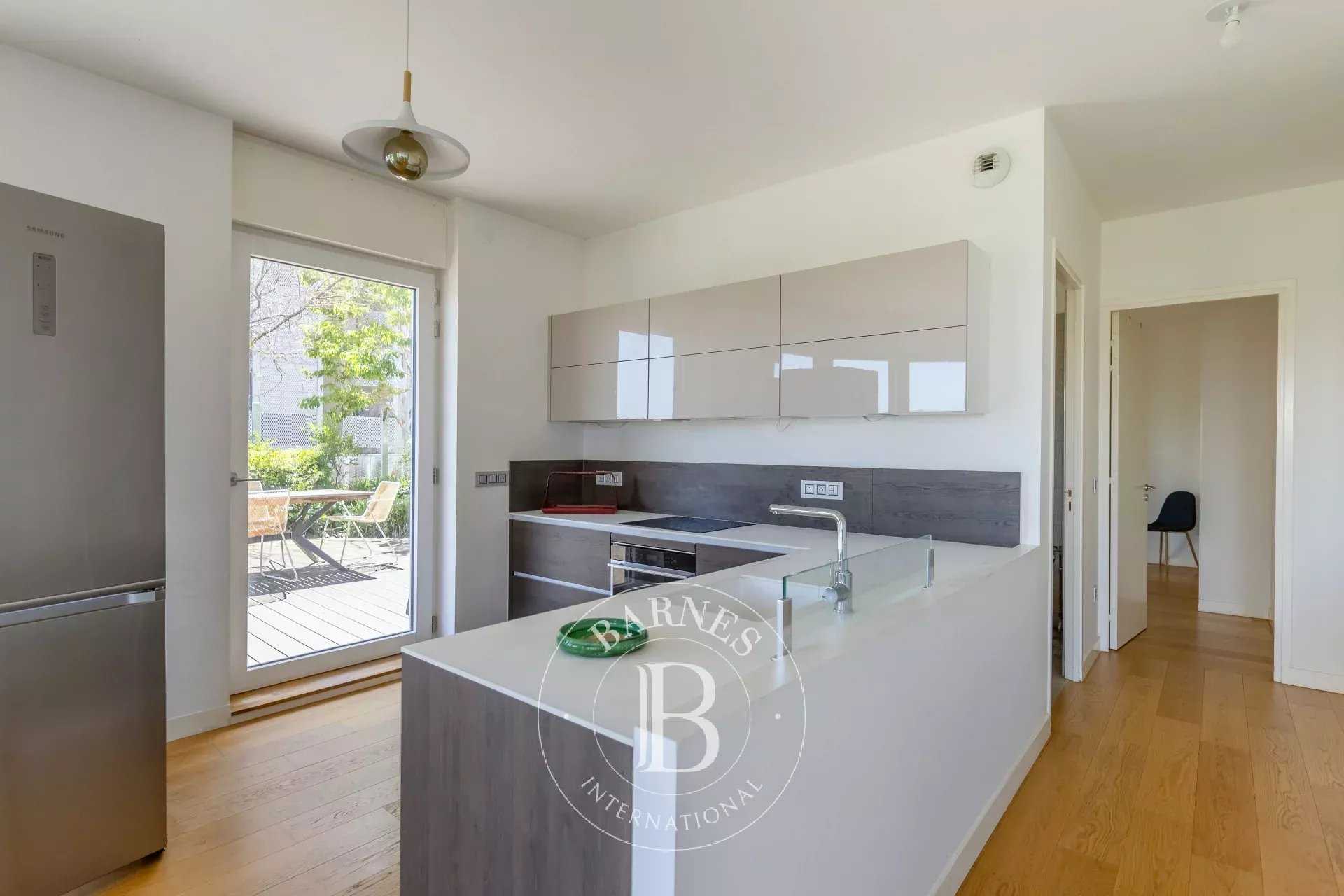 Paris  - Appartement 3 Pi&egrave;ces 2 Chambres