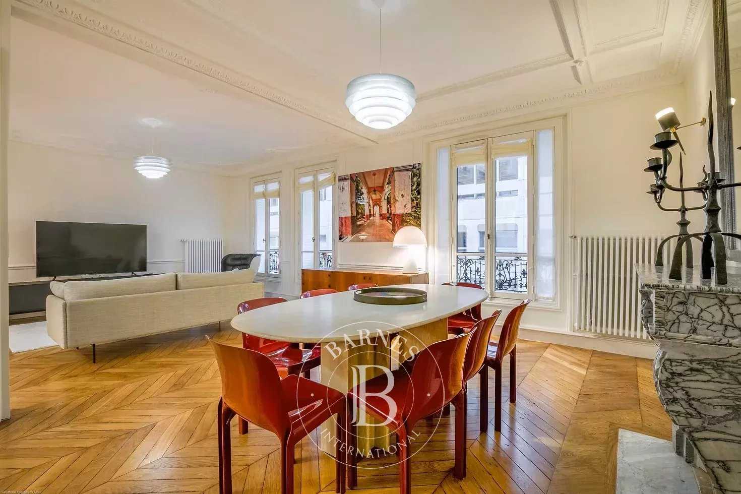 Paris  - Appartement 5 Pièces 3 Chambres