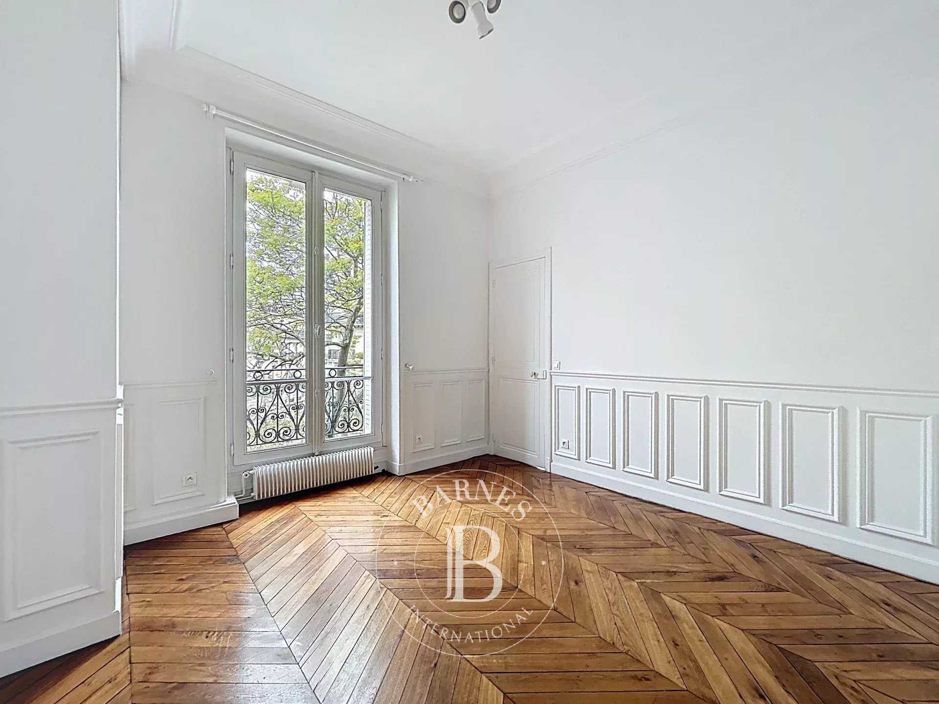 Paris  - Appartement 5 Pièces 3 Chambres