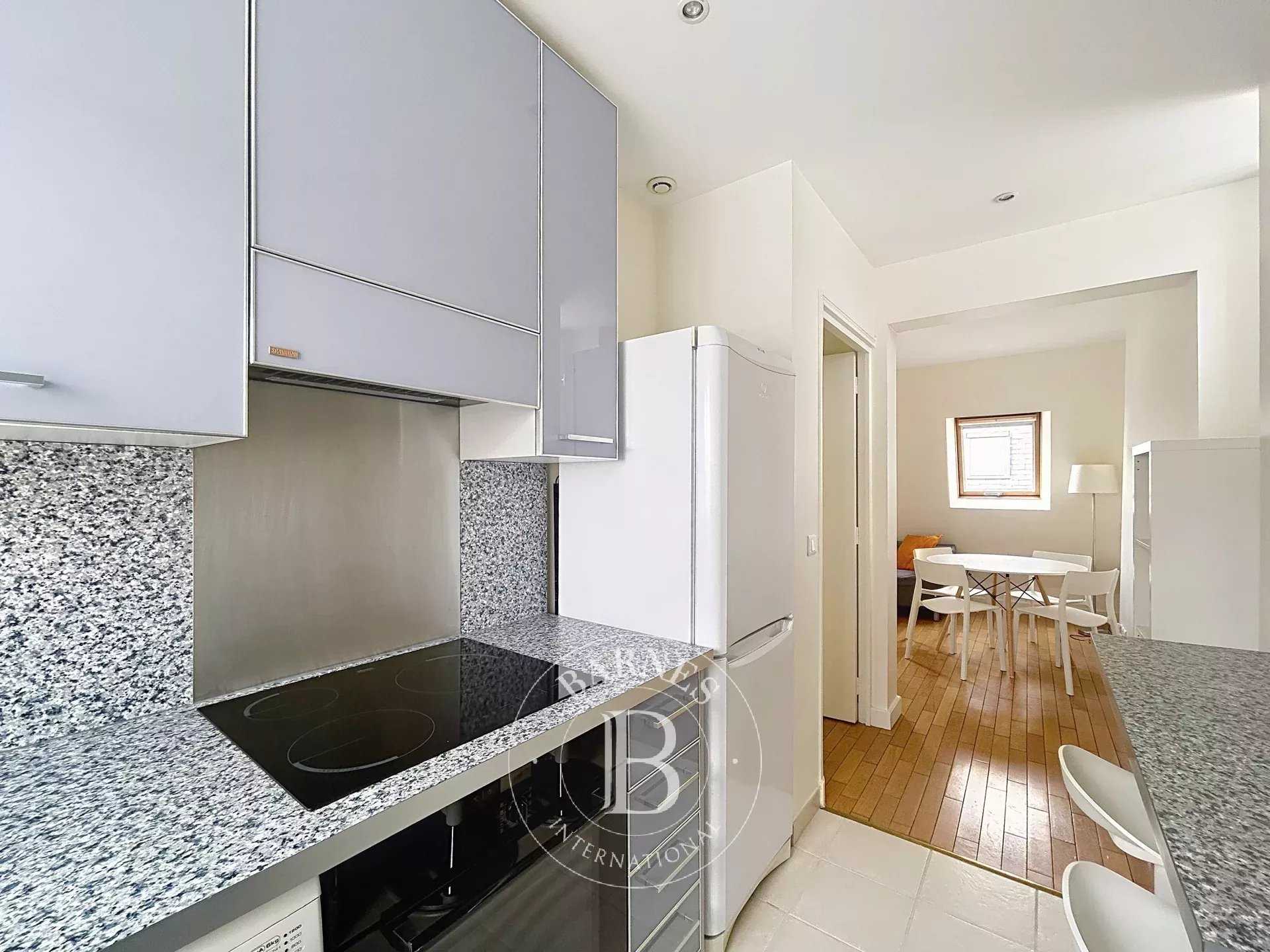 Paris  - Appartement 2 Pièces, 1 Chambre