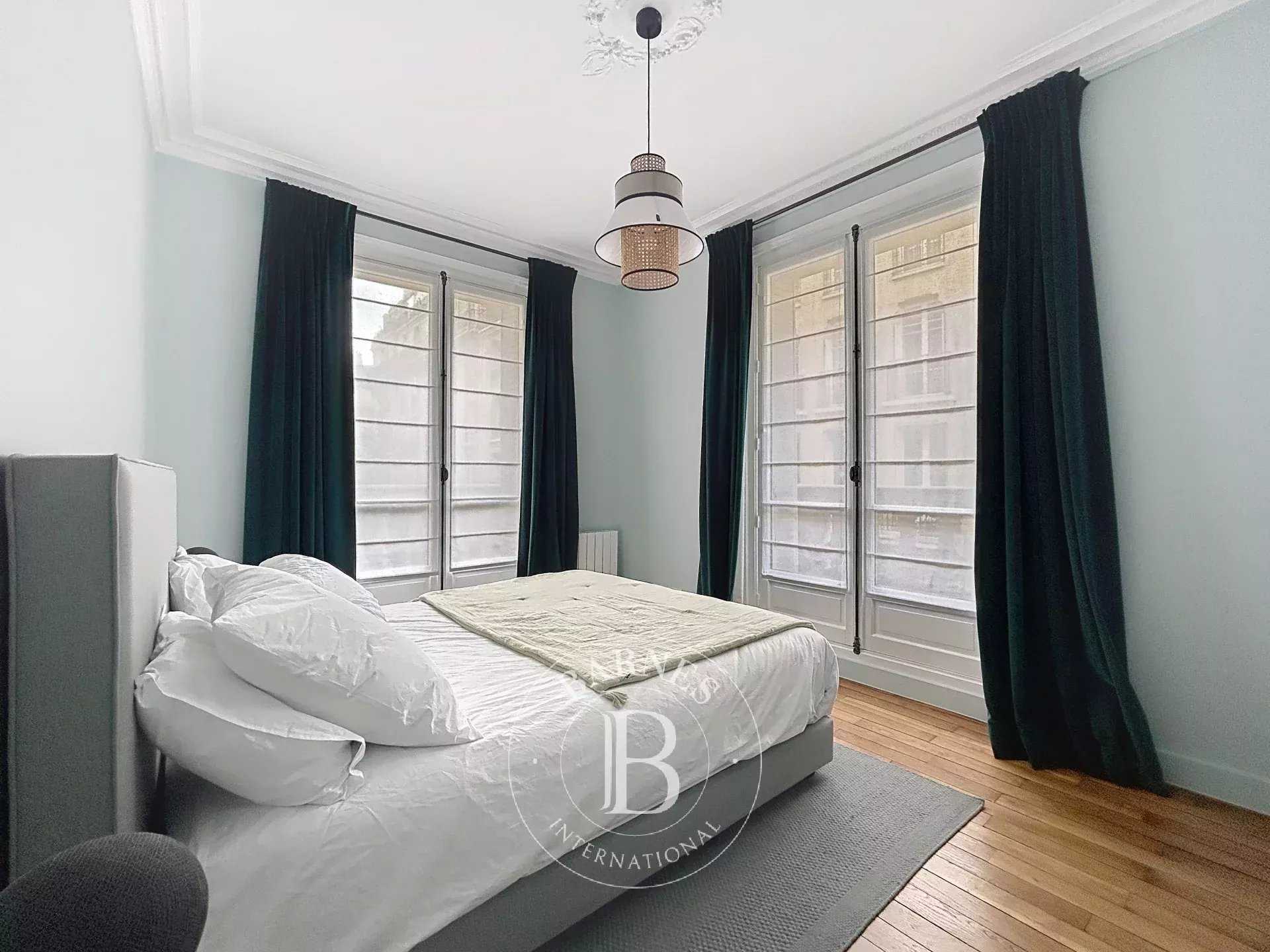 Paris  - Appartement 6 Pi&egrave;ces 4 Chambres