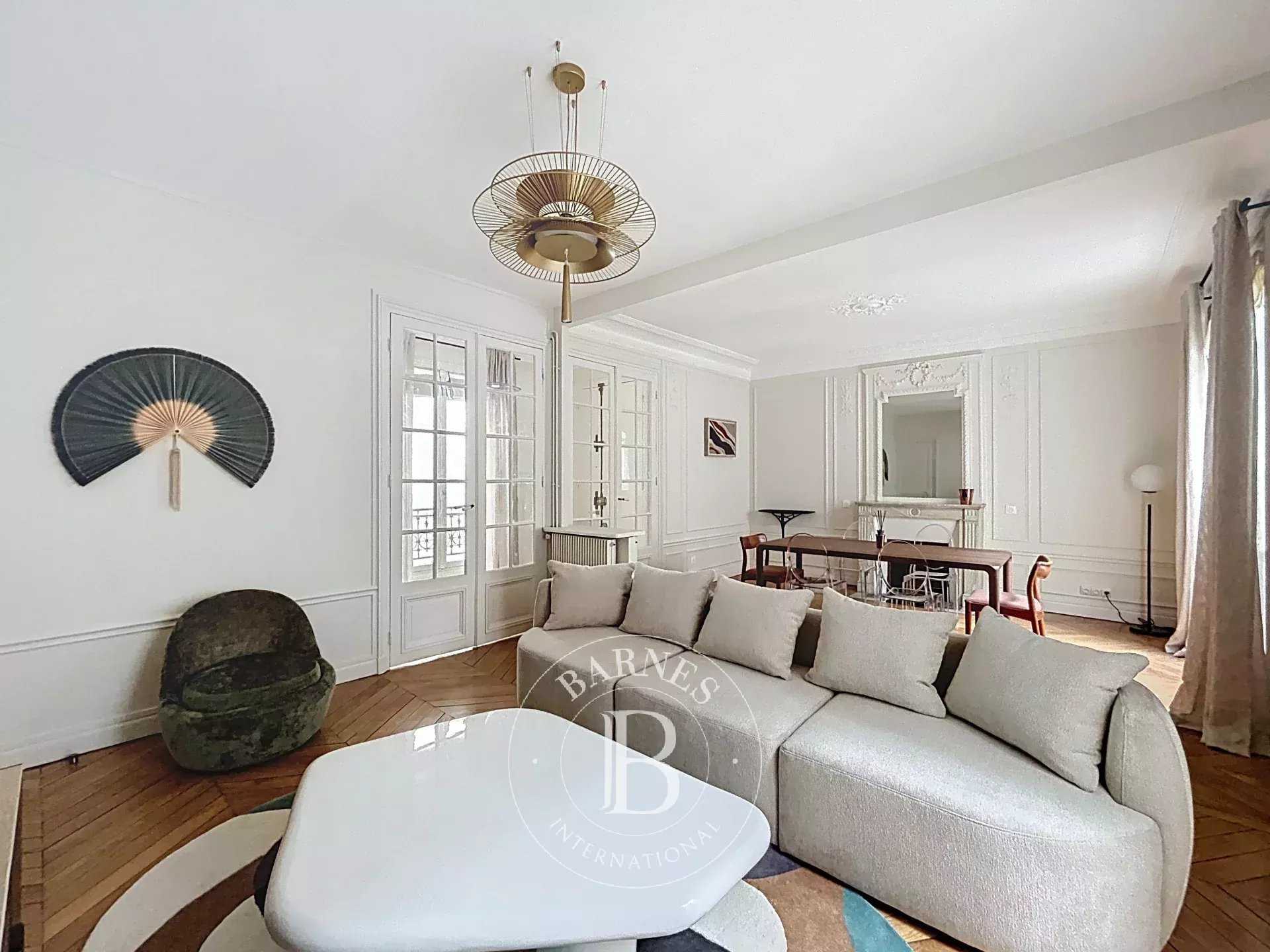 Paris  - Appartement 4 Pi&egrave;ces 2 Chambres