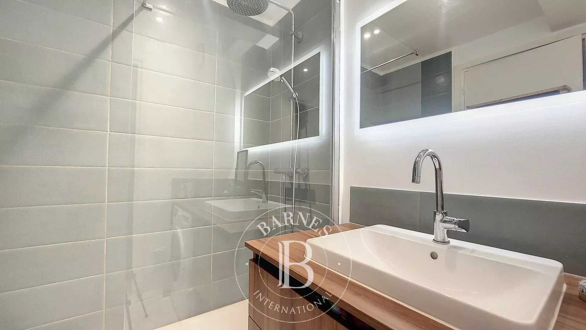 Paris  - Appartement 2 Pi&egrave;ces, 1 Chambre