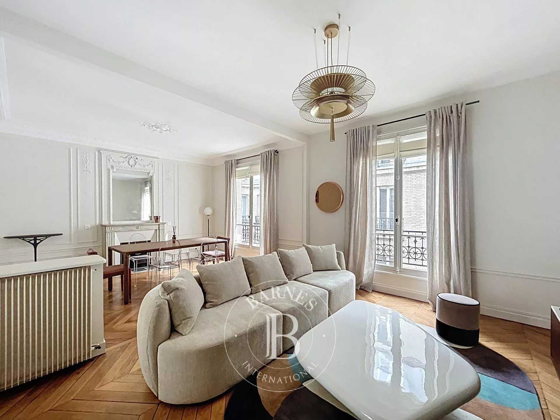 Paris  - Appartement 4 Pi&egrave;ces 2 Chambres