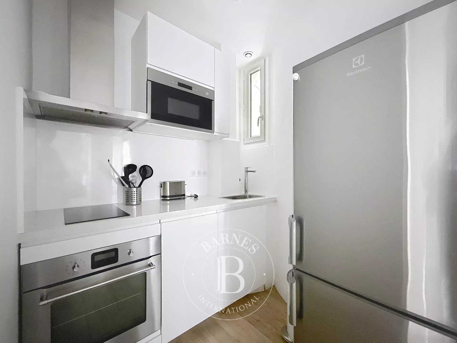 Paris  - Appartement 2 Pièces, 1 Chambre