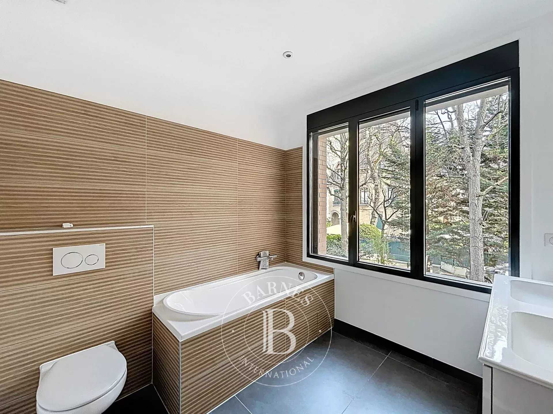 Paris  - Apartment 4 Bedrooms