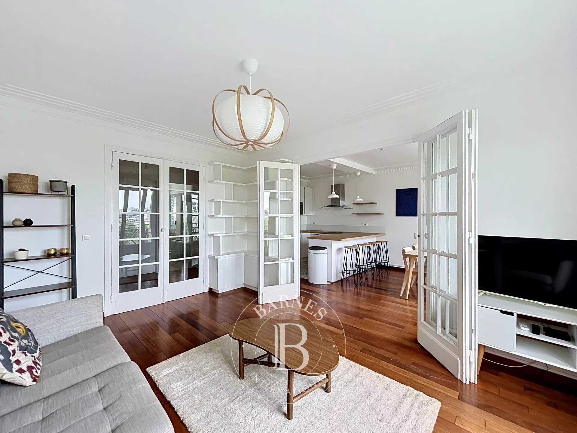 Paris  - Appartement 4 Pi&egrave;ces 2 Chambres