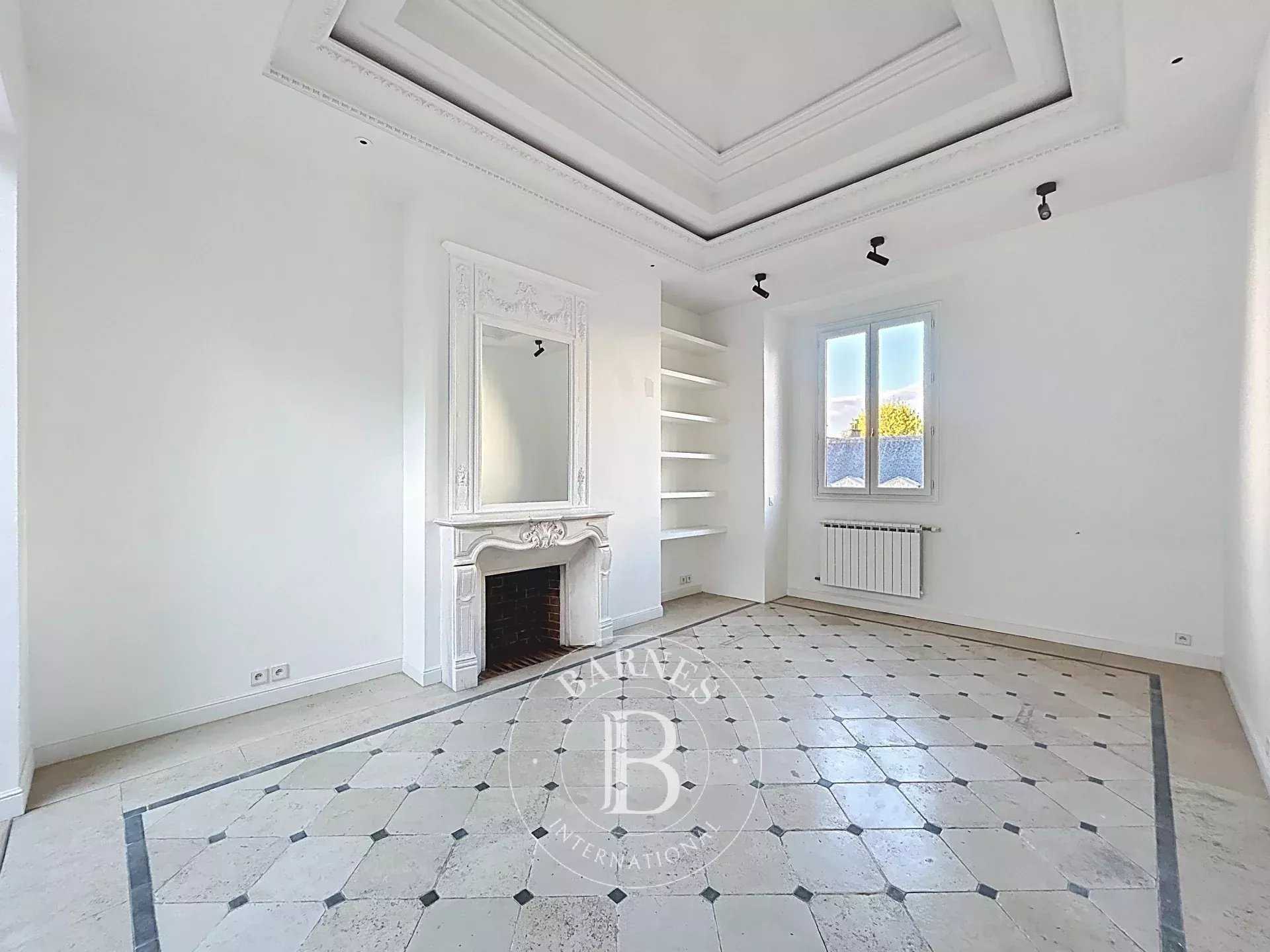 Paris  - Appartement 4 Pièces 2 Chambres