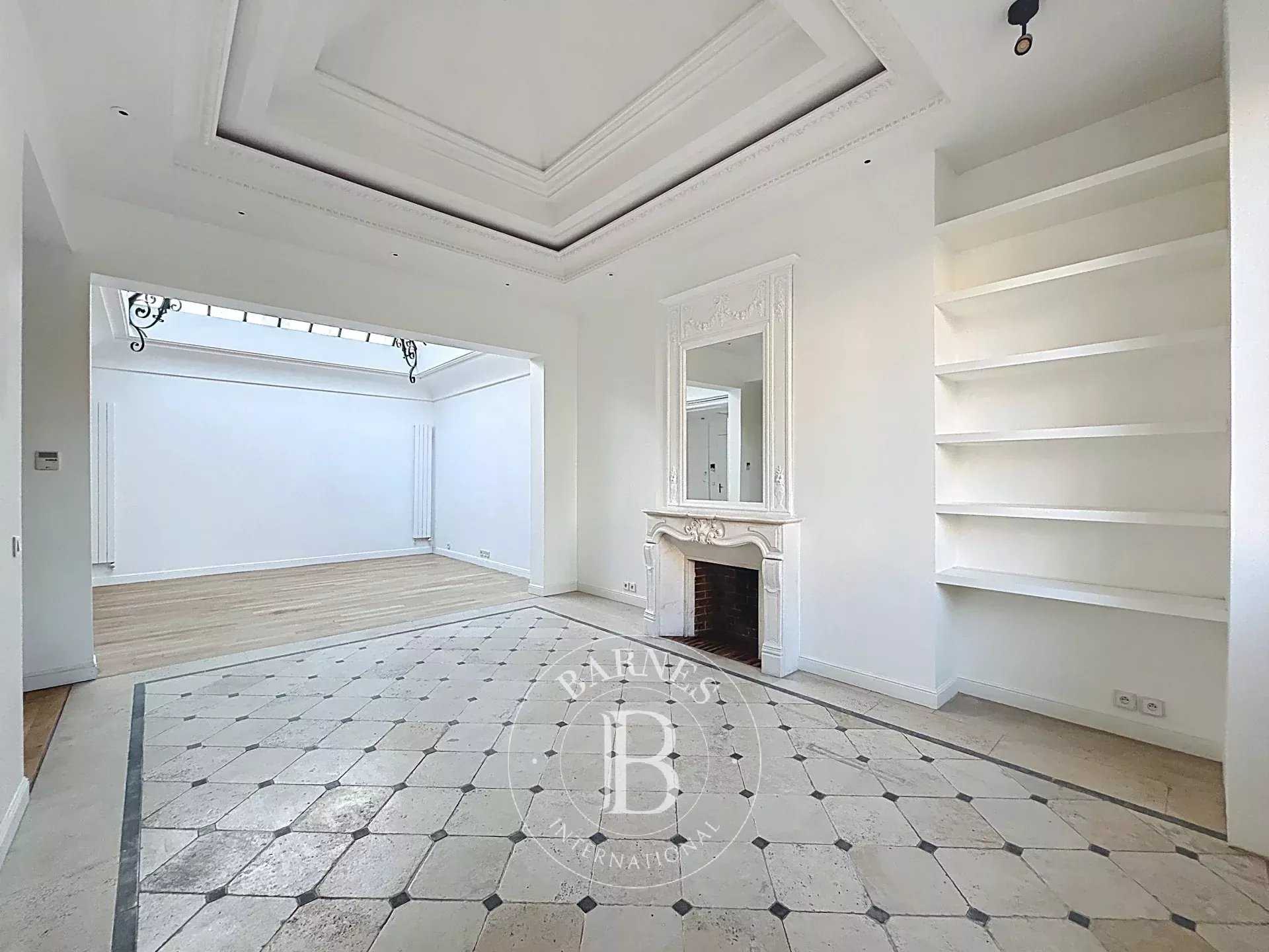 Paris  - Appartement 4 Pièces 2 Chambres