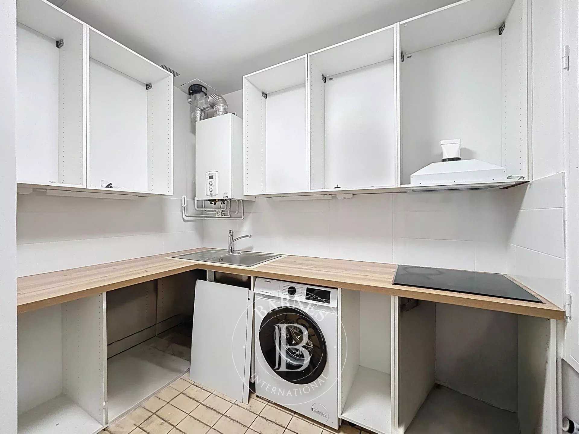 Paris  - Appartement 2 Pièces, 1 Chambre