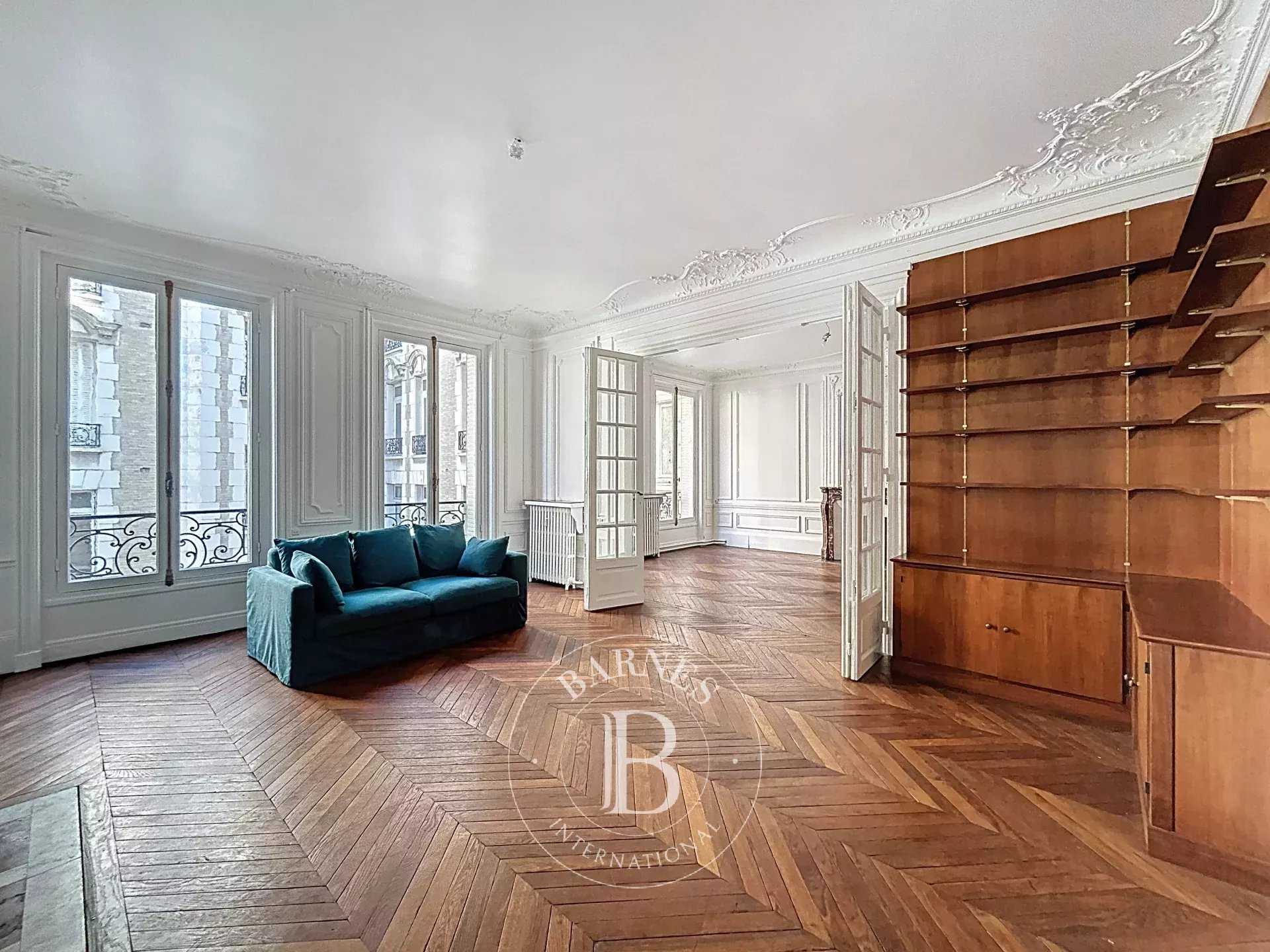 Paris  - Appartement 5 Pièces 3 Chambres
