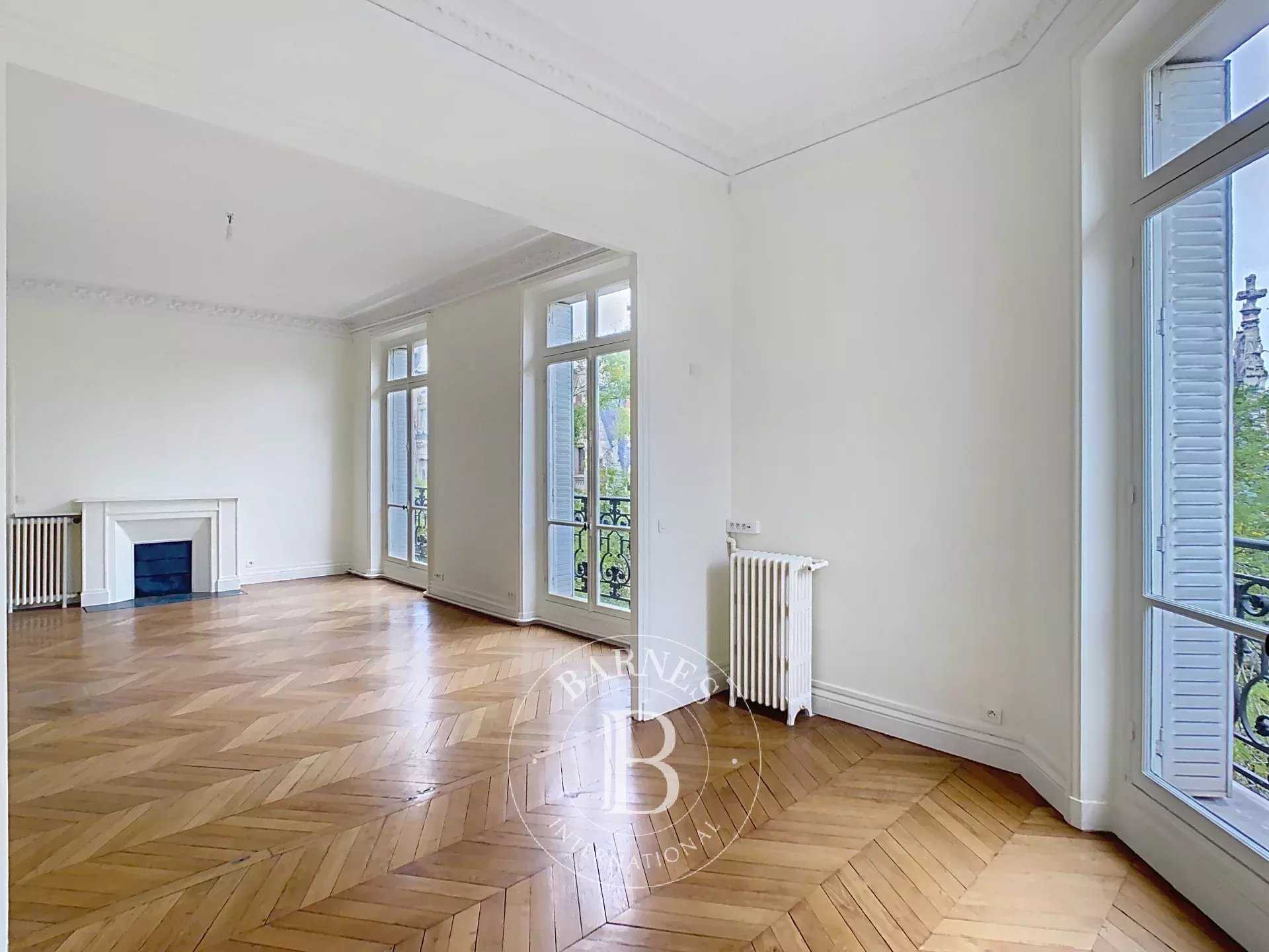 Paris  - Appartement 7 Pièces 4 Chambres