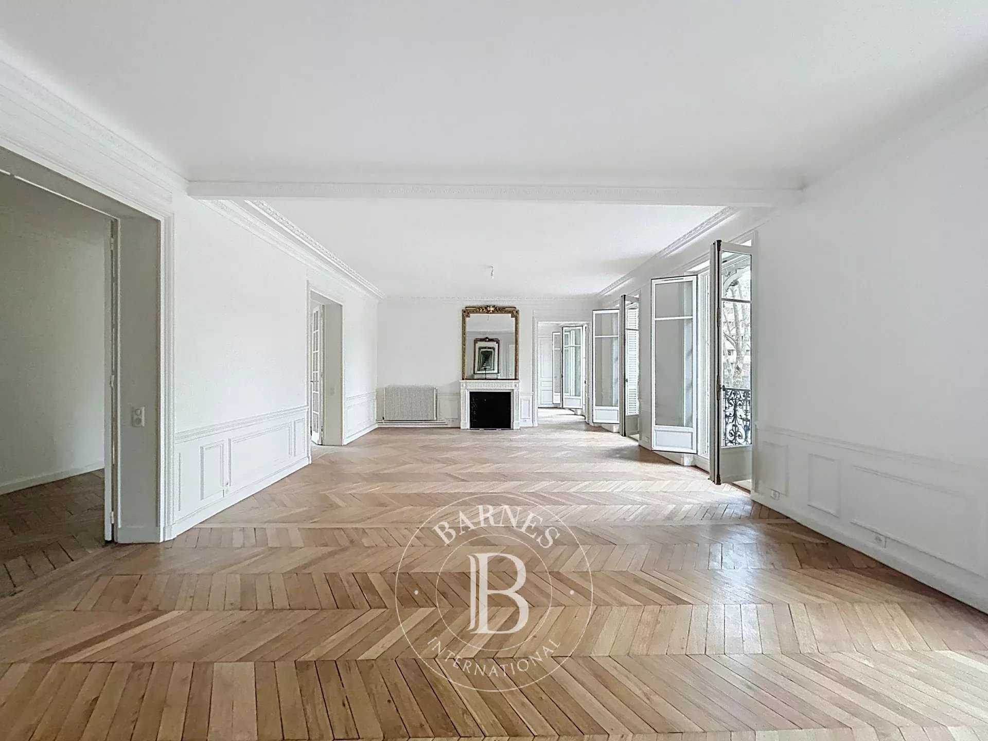 Paris  - Appartement 7 Pi&egrave;ces 4 Chambres