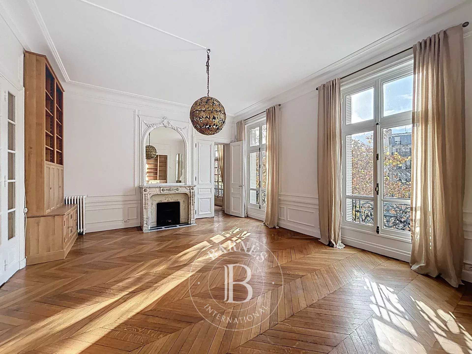 Paris  - Appartement 6 Pièces 4 Chambres