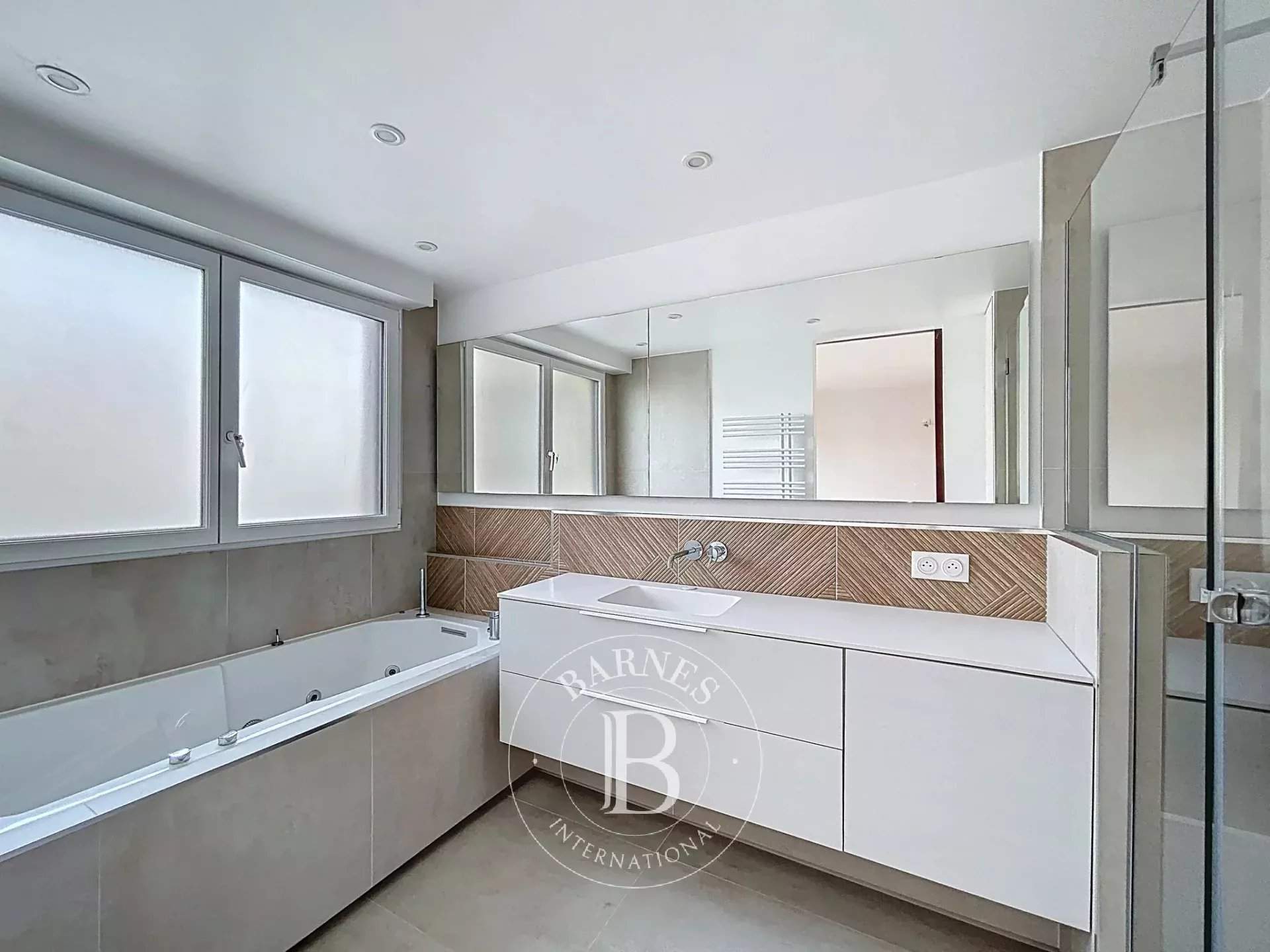 Paris  - Apartment 4 Bedrooms - picture 9