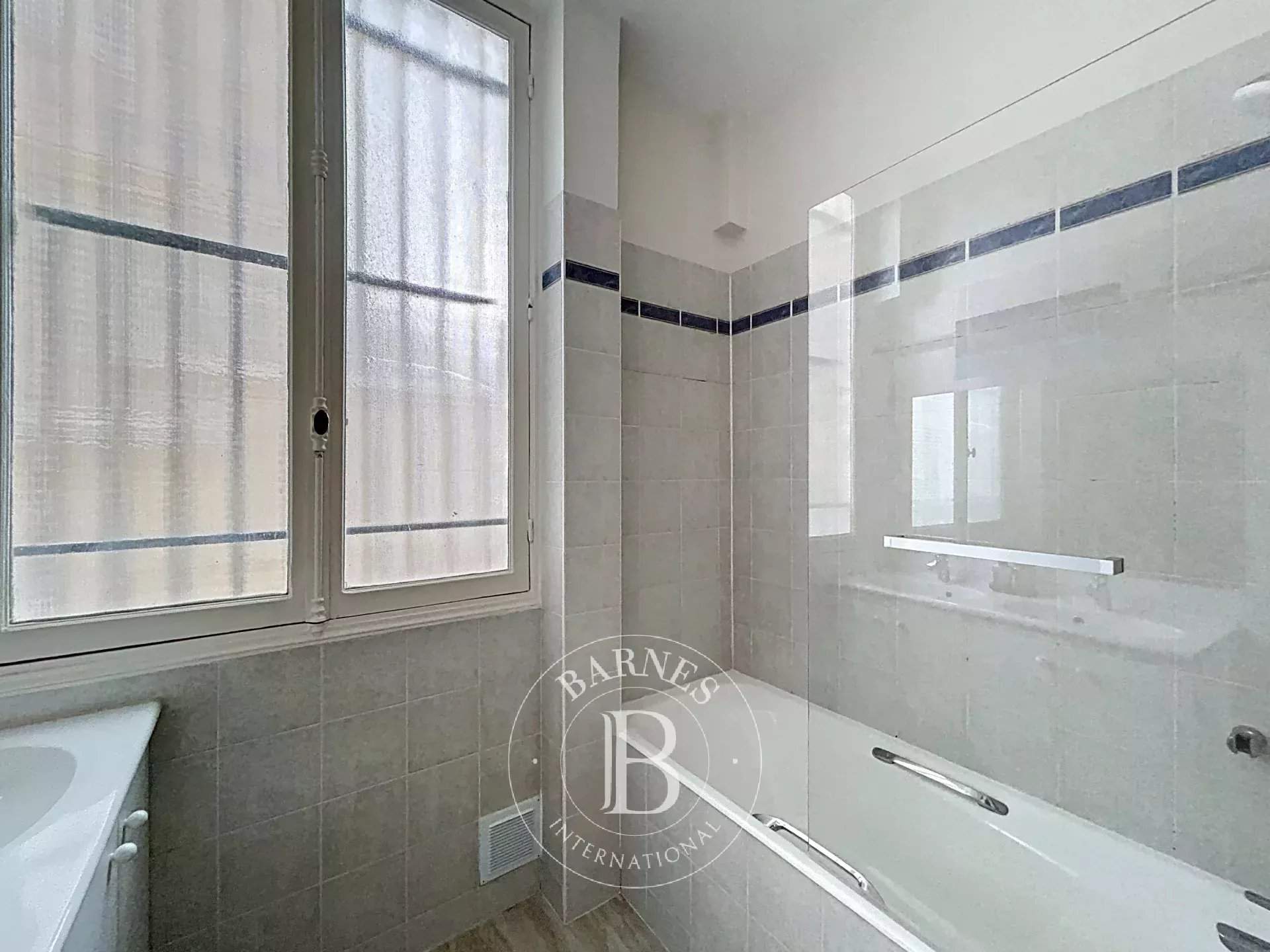 Paris  - Appartement 4 Pi&egrave;ces 2 Chambres - picture 9