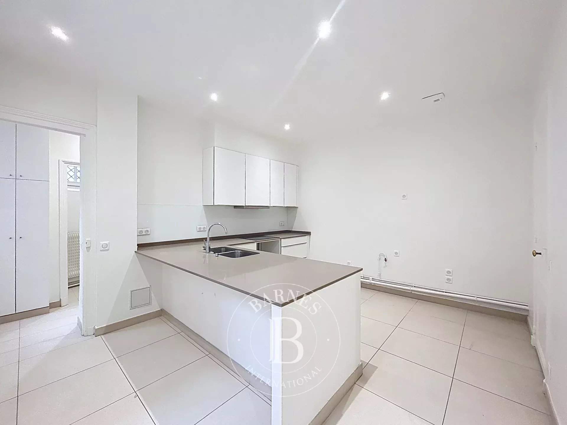 Paris  - Appartement 7 Pi&egrave;ces 4 Chambres - picture 14