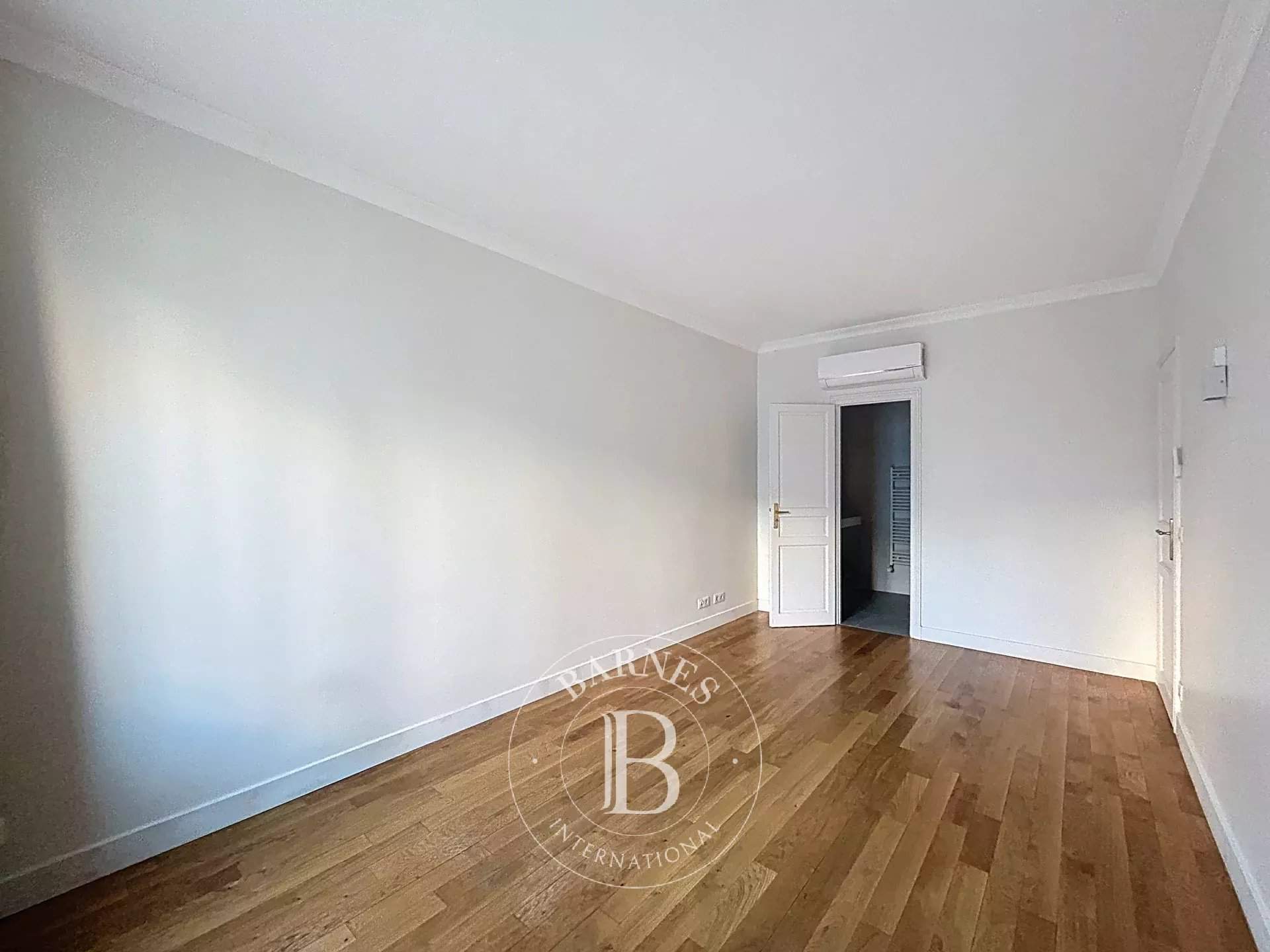 Paris  - Apartment 3 Bedrooms - picture 13