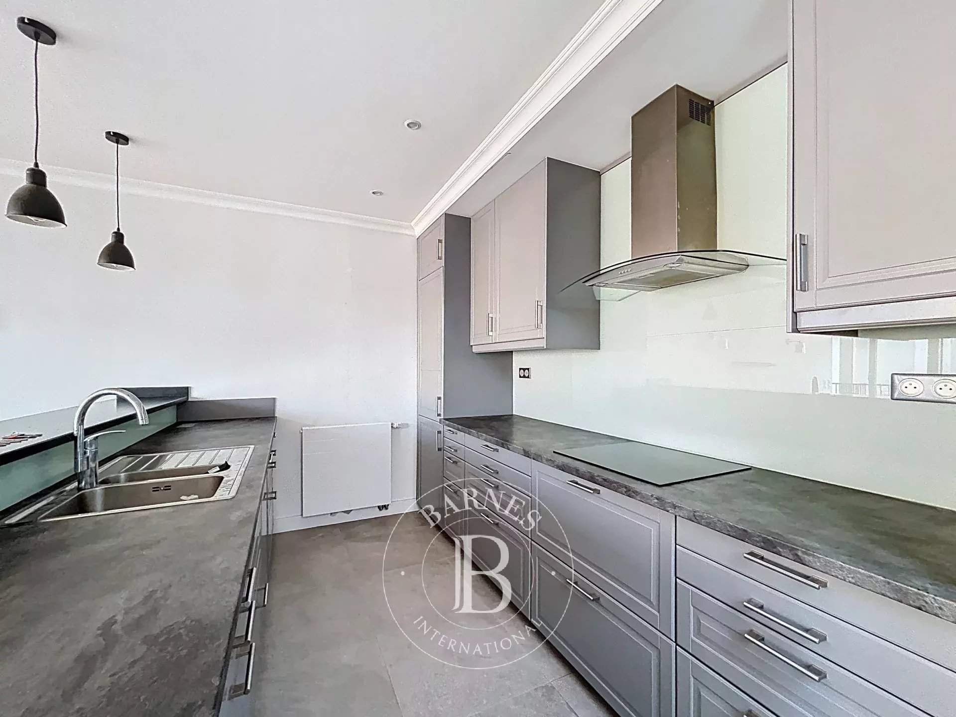 Paris  - Apartment 3 Bedrooms - picture 9