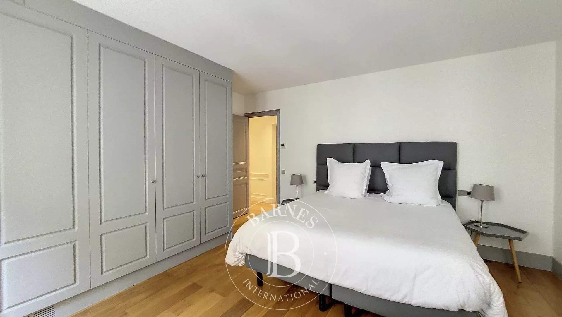 Paris  - Apartment 3 Bedrooms - picture 8