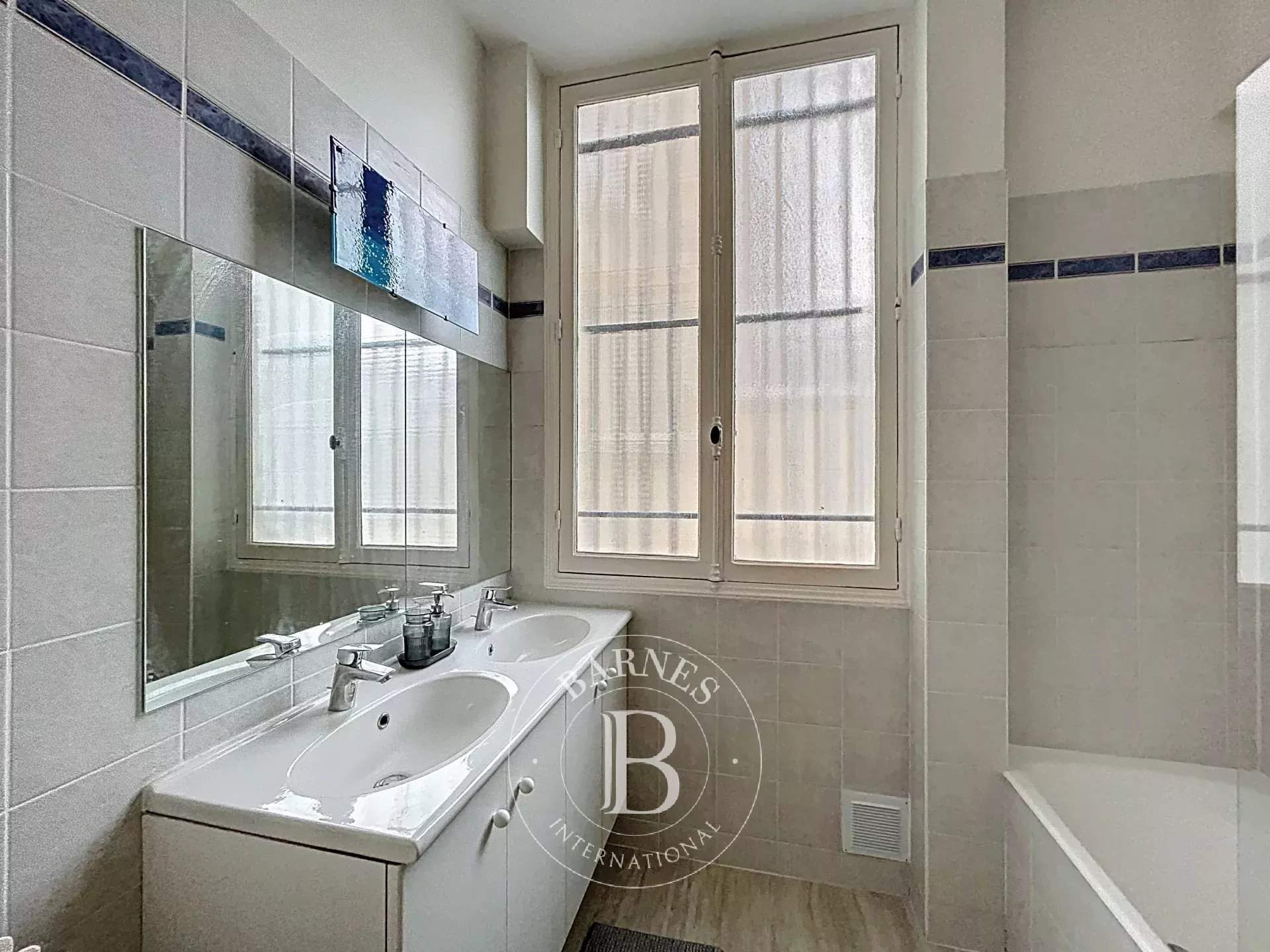 Paris  - Appartement 4 Pi&egrave;ces 2 Chambres - picture 8