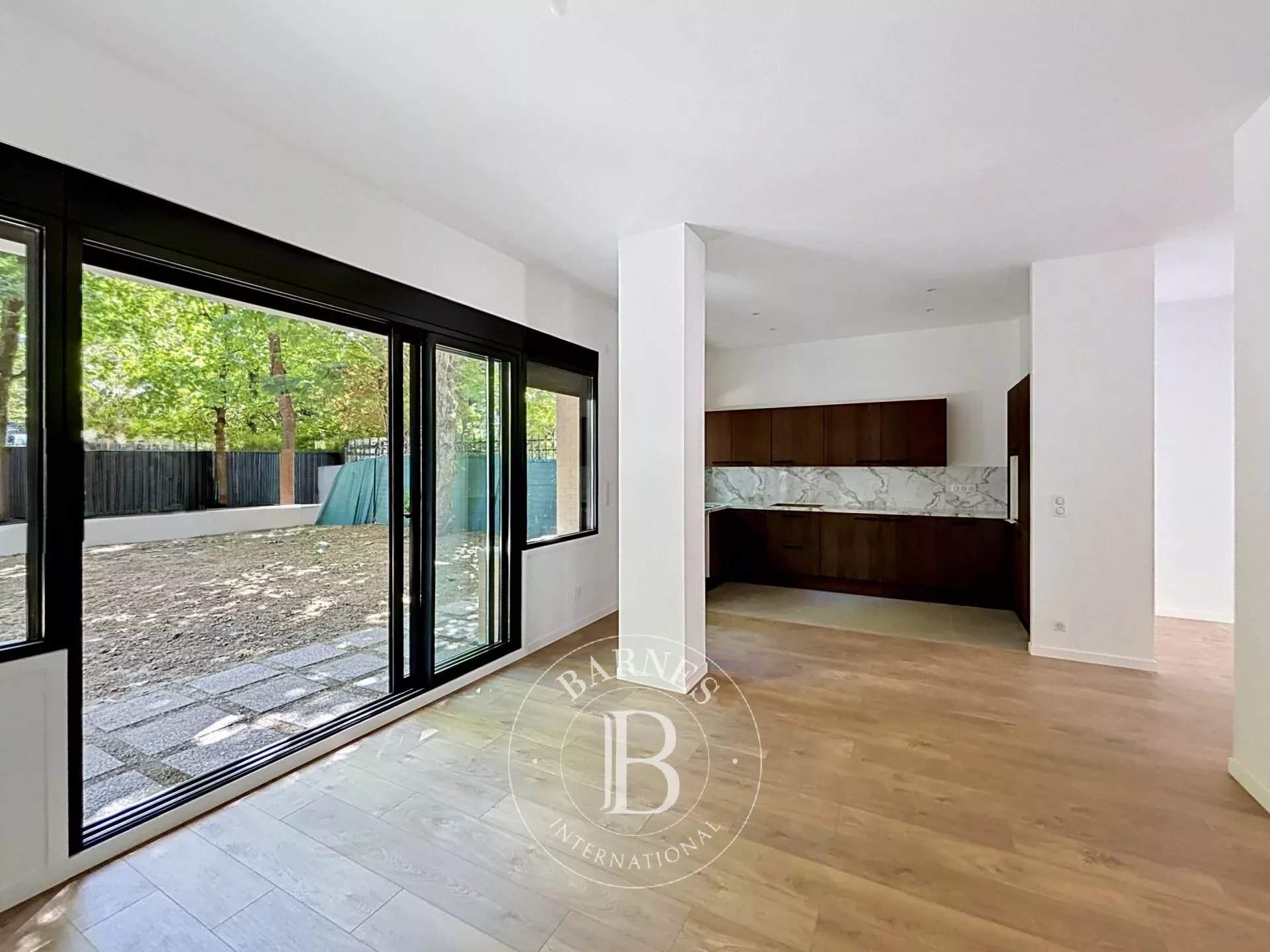 Paris  - Apartment 4 Bedrooms - picture 2