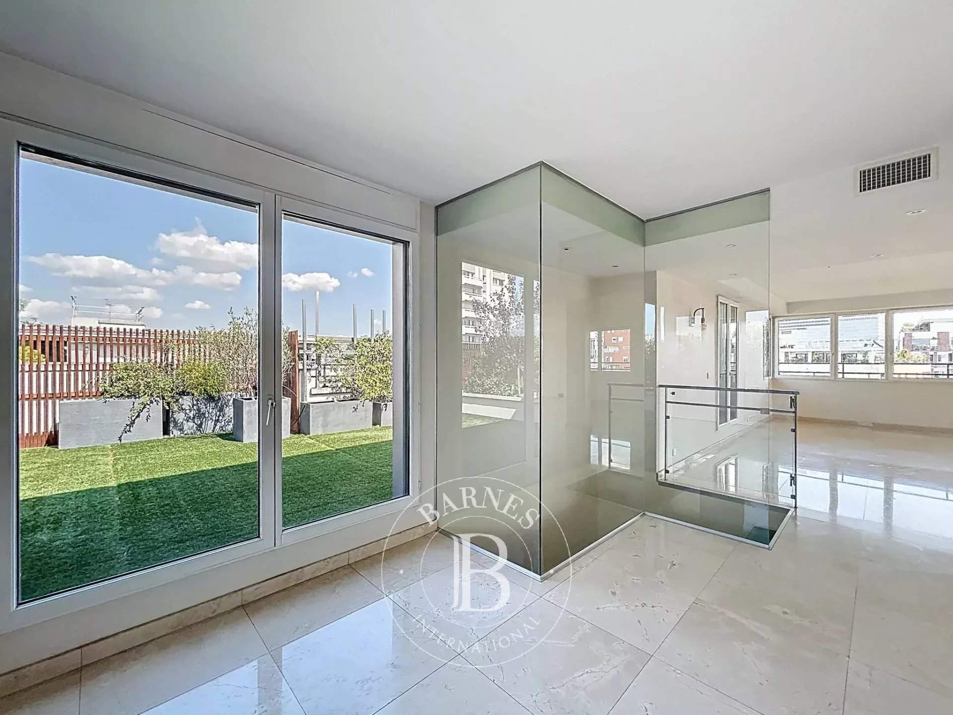 Paris  - Apartment 4 Bedrooms - picture 2