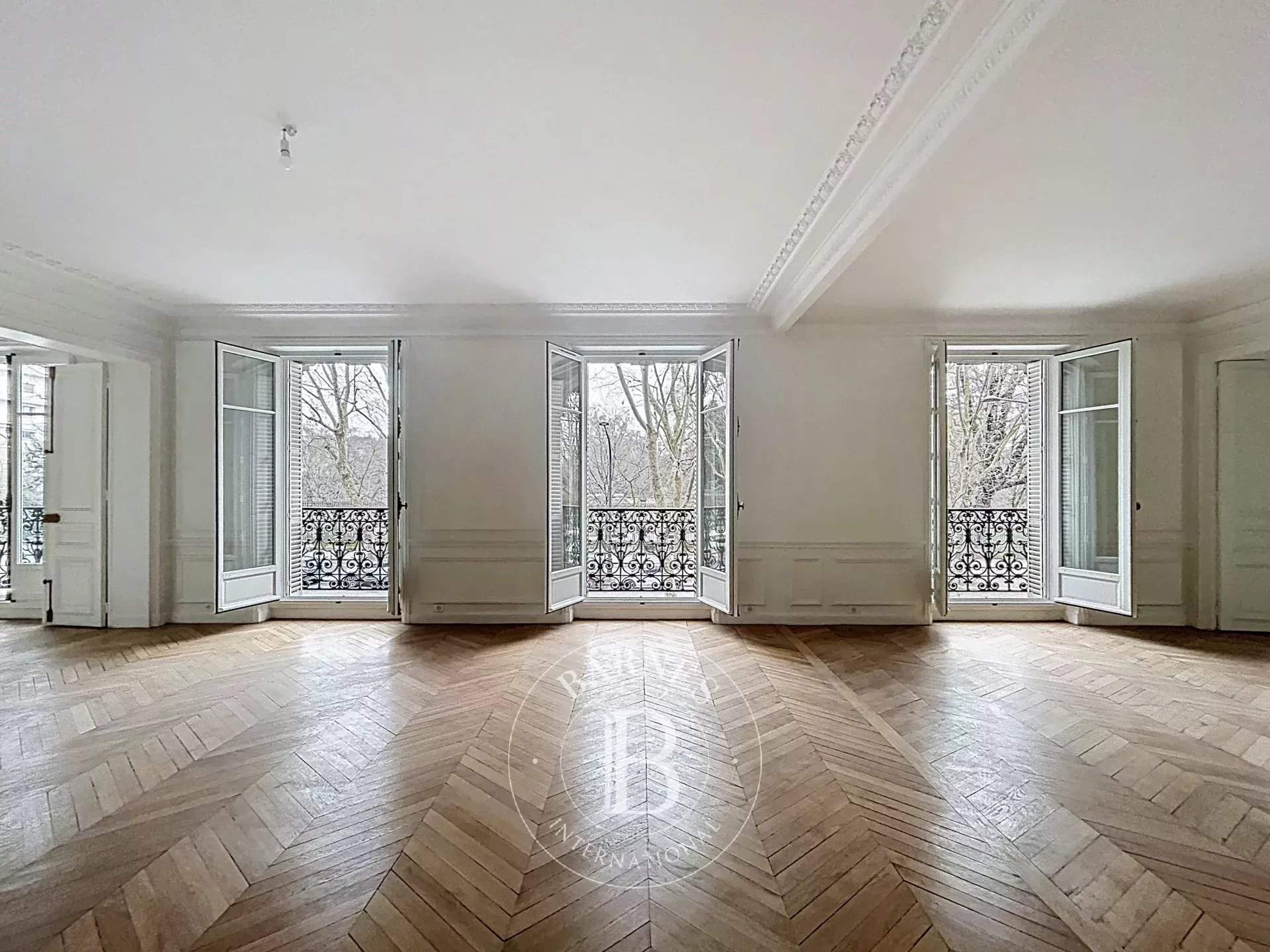 Paris  - Appartement 7 Pi&egrave;ces 4 Chambres - picture 2