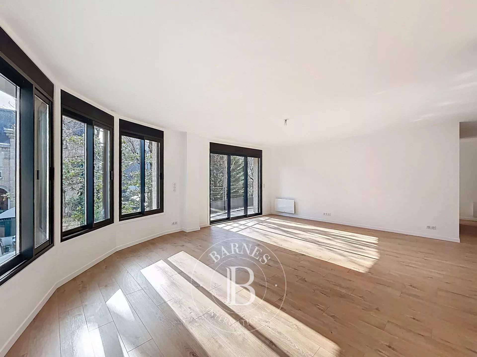 Paris  - Apartment 3 Bedrooms - picture 2