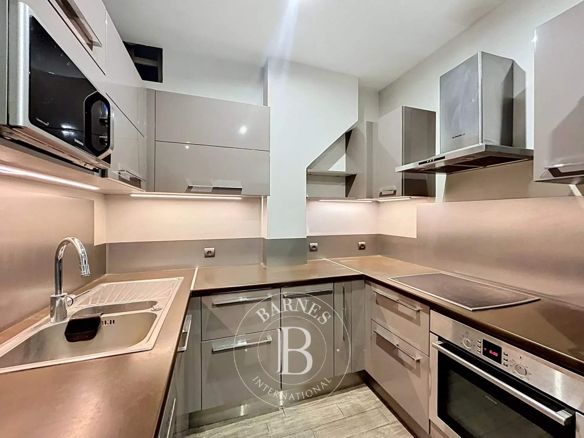 Paris  - Apartment 3 Bedrooms - picture 9