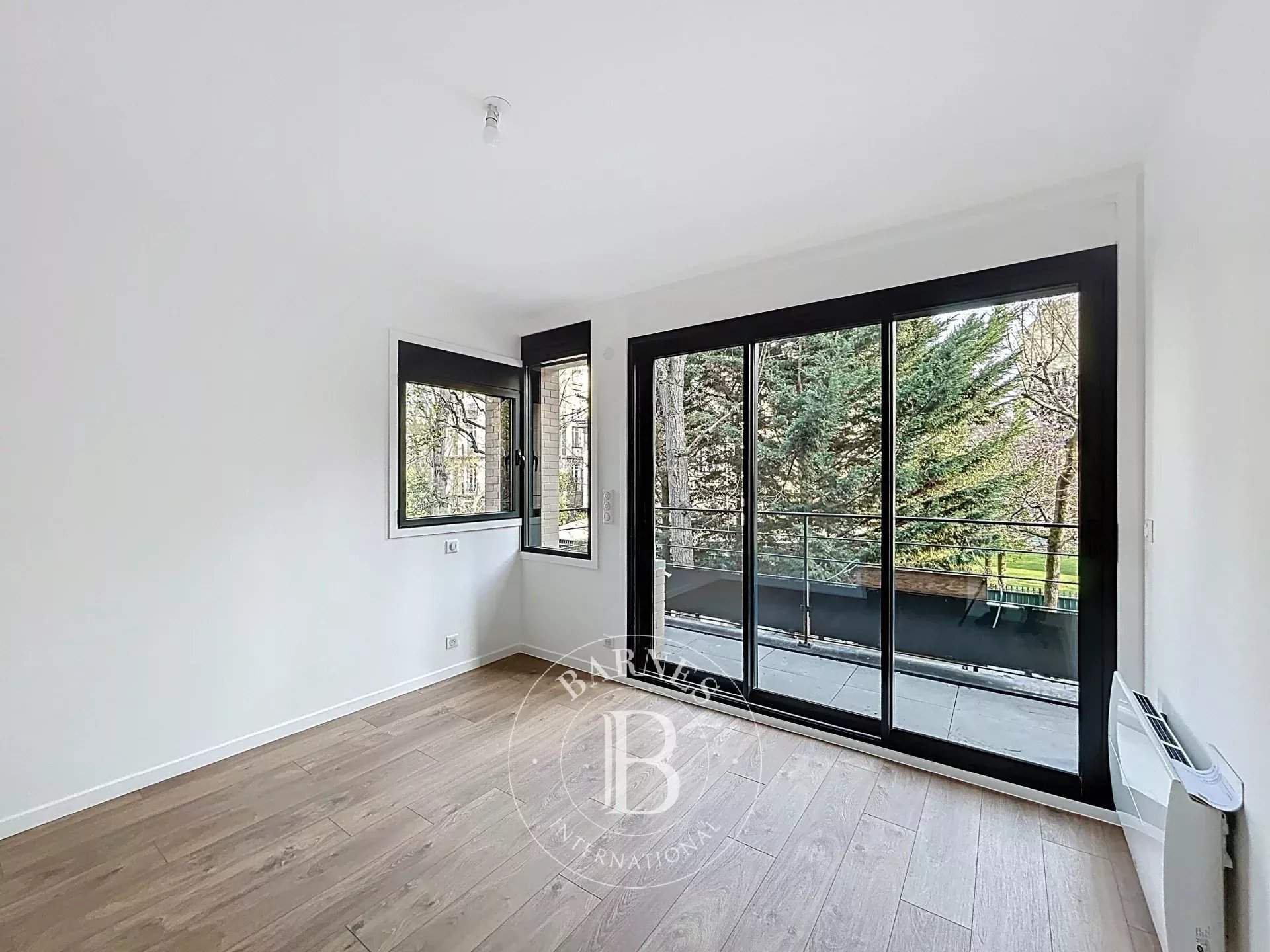 Paris  - Apartment 4 Bedrooms - picture 4