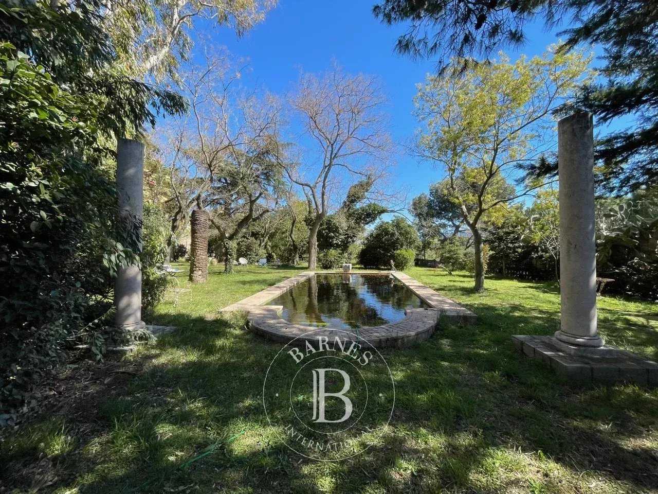 Perpignan  - Property 7 Bedrooms