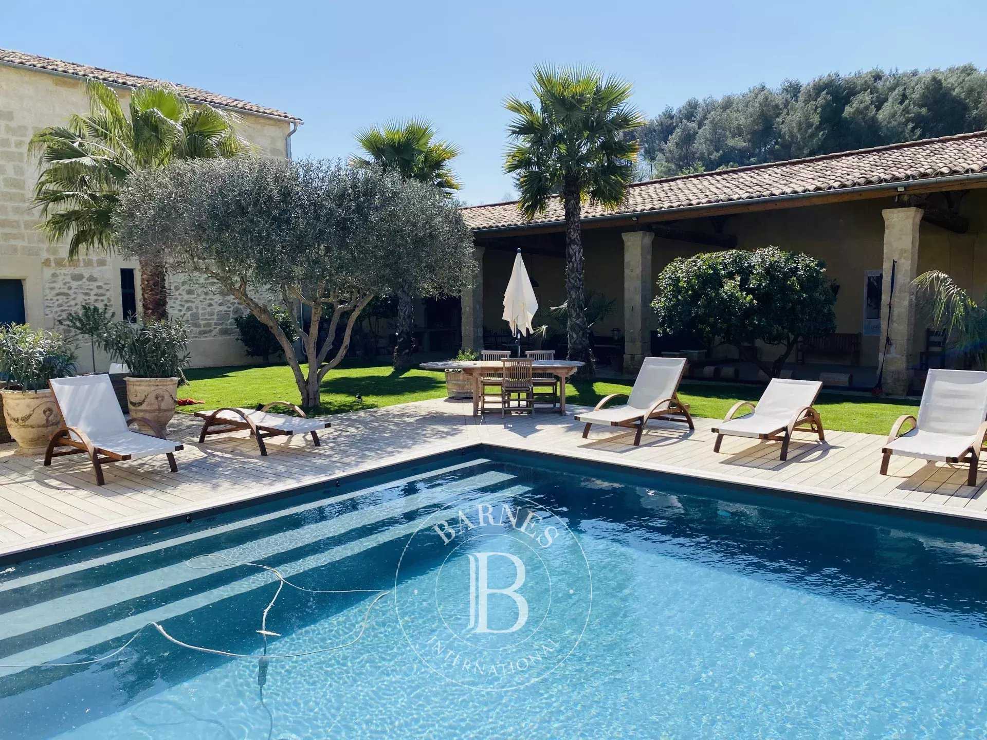 Nîmes  - Maison 10 Pi&egrave;ces 6 Chambres