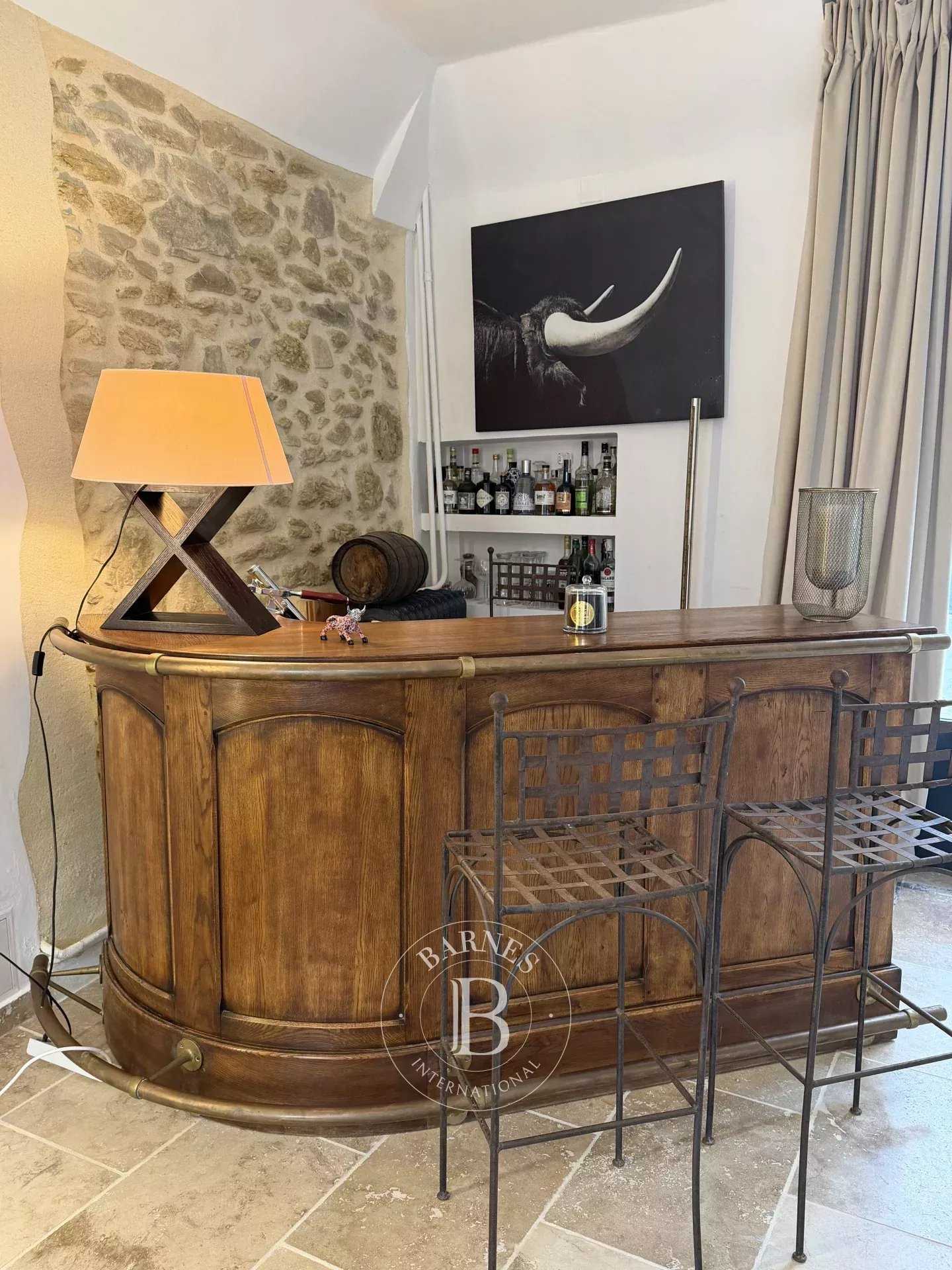 Nîmes  - Maison 10 Pi&egrave;ces 6 Chambres