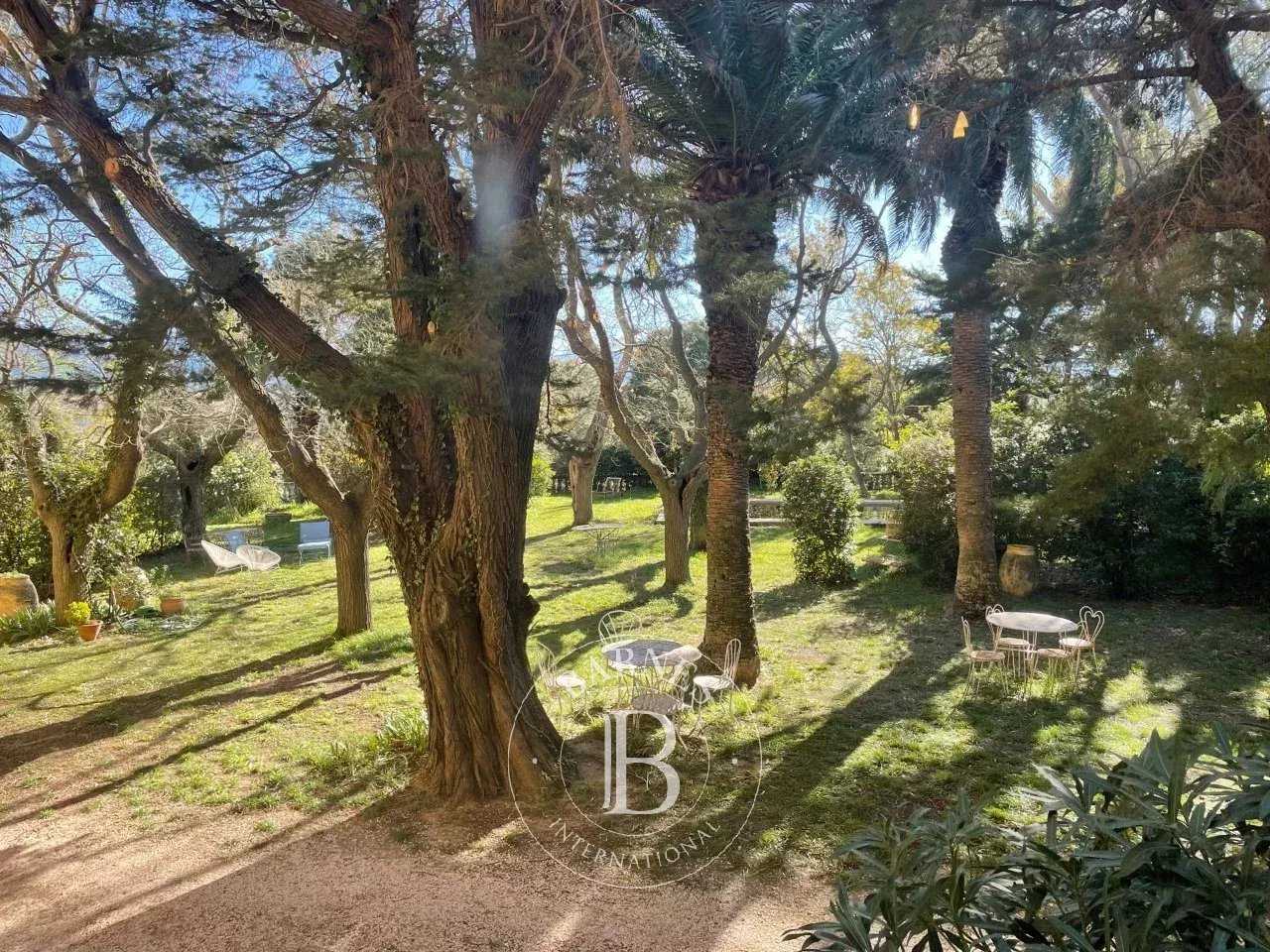 Perpignan  - Property 7 Bedrooms