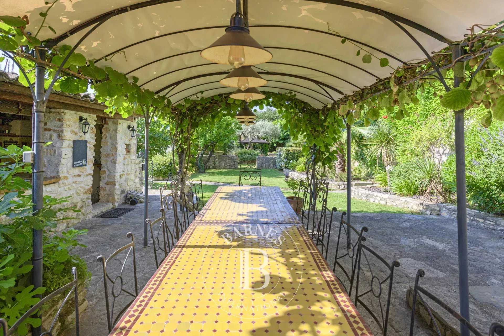 Montignargues  - Bastide 11 Pièces 7 Chambres