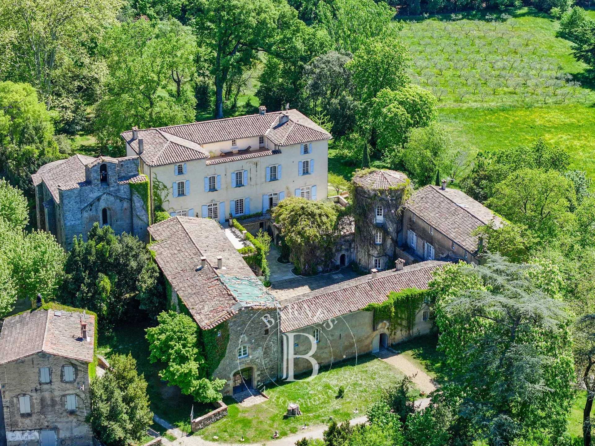 Anduze  - Château 20 Pièces 11 Chambres