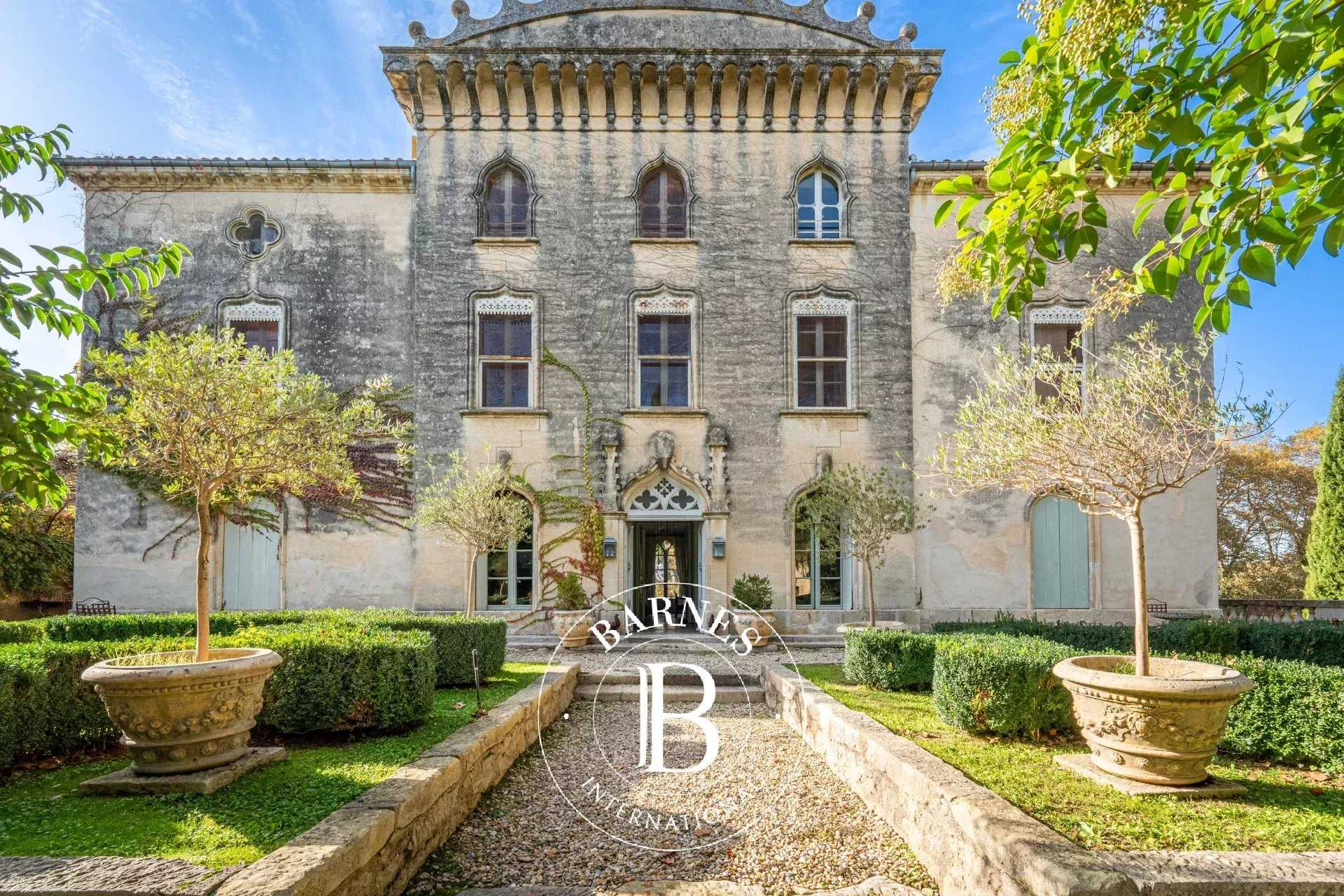 Sommières  - Château 17 Pièces 12 Chambres