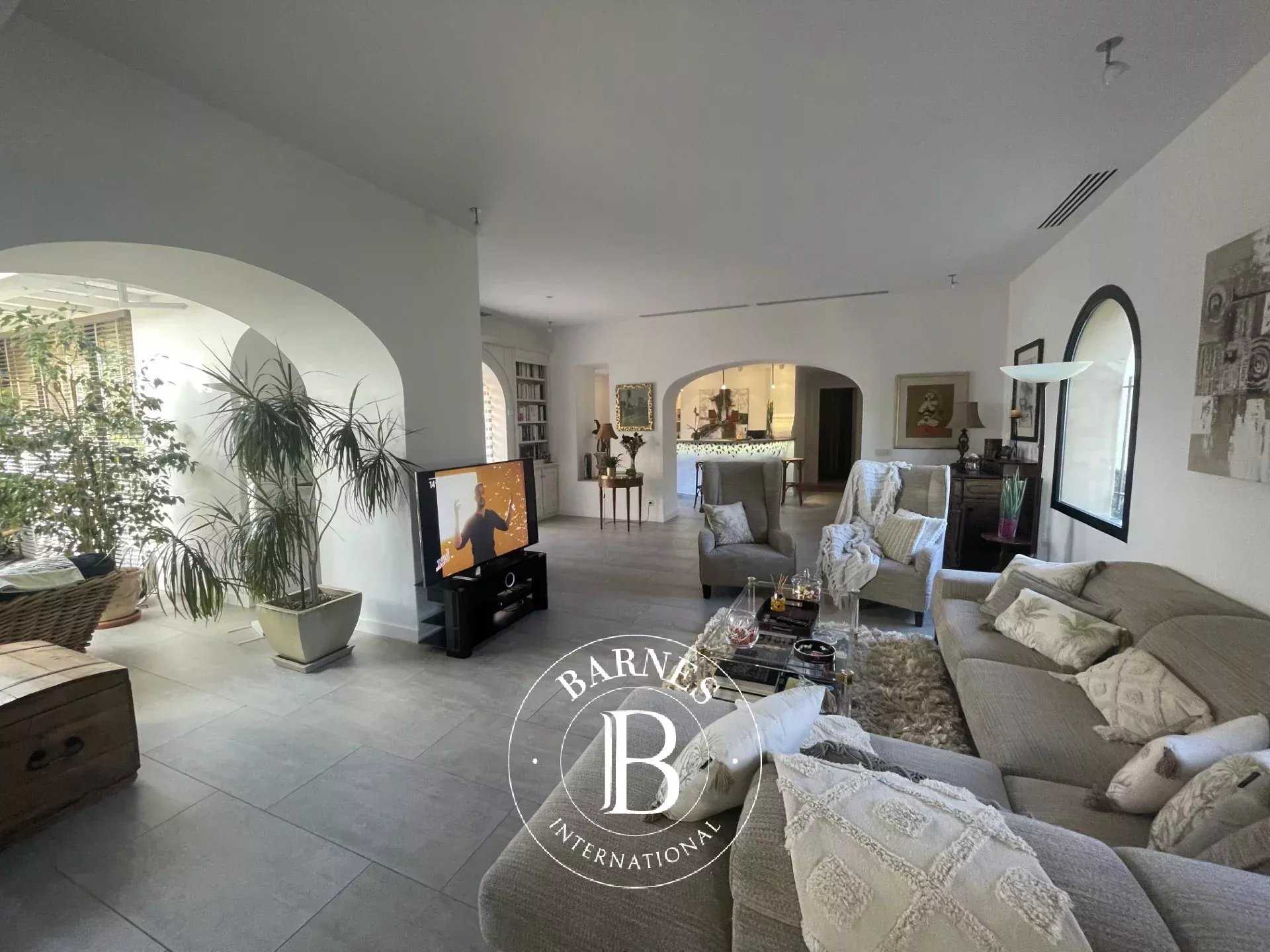 Perpignan  - Maison 7 Pi&egrave;ces 3 Chambres