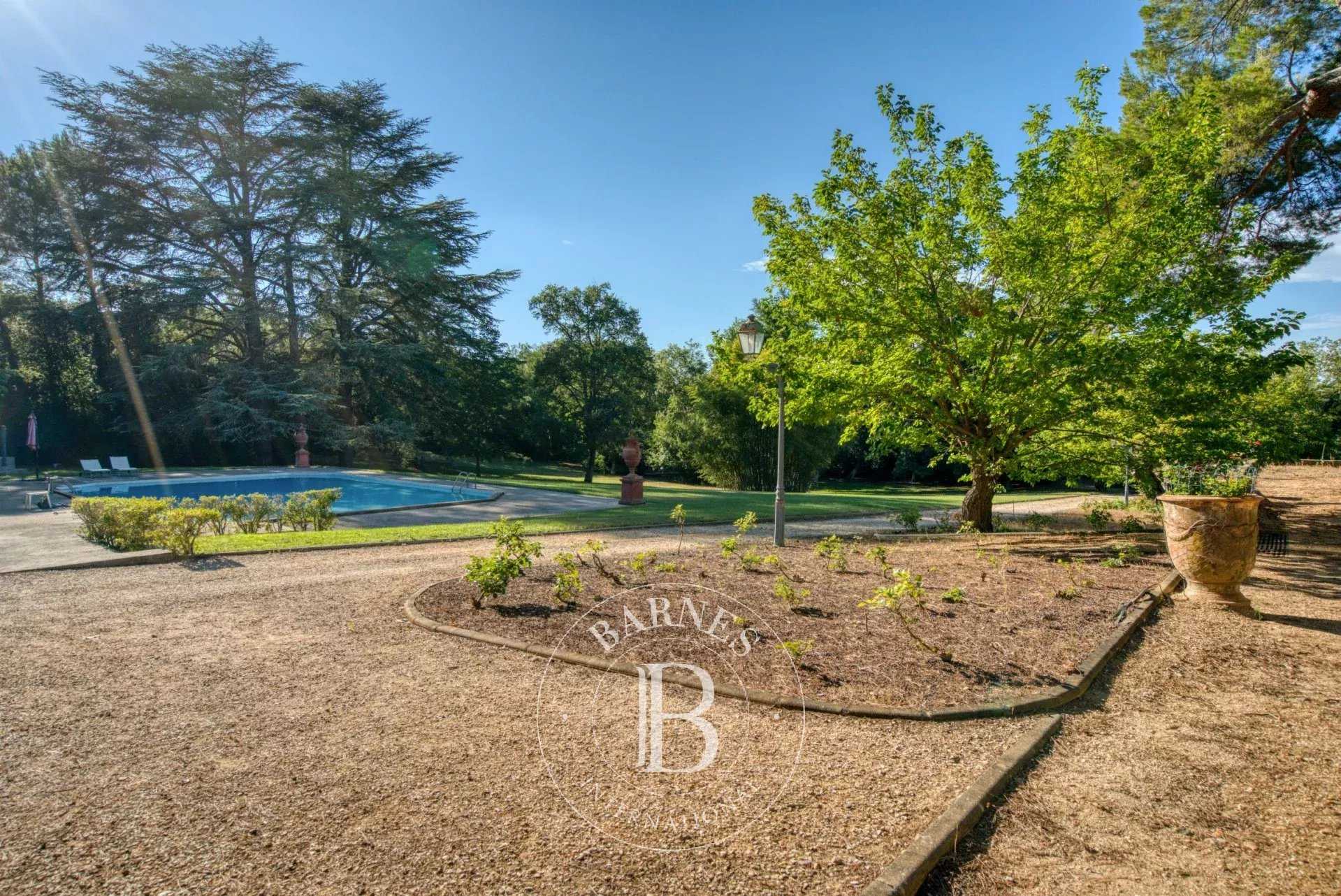 Pézenas  - Maison 14 Pi&egrave;ces 10 Chambres