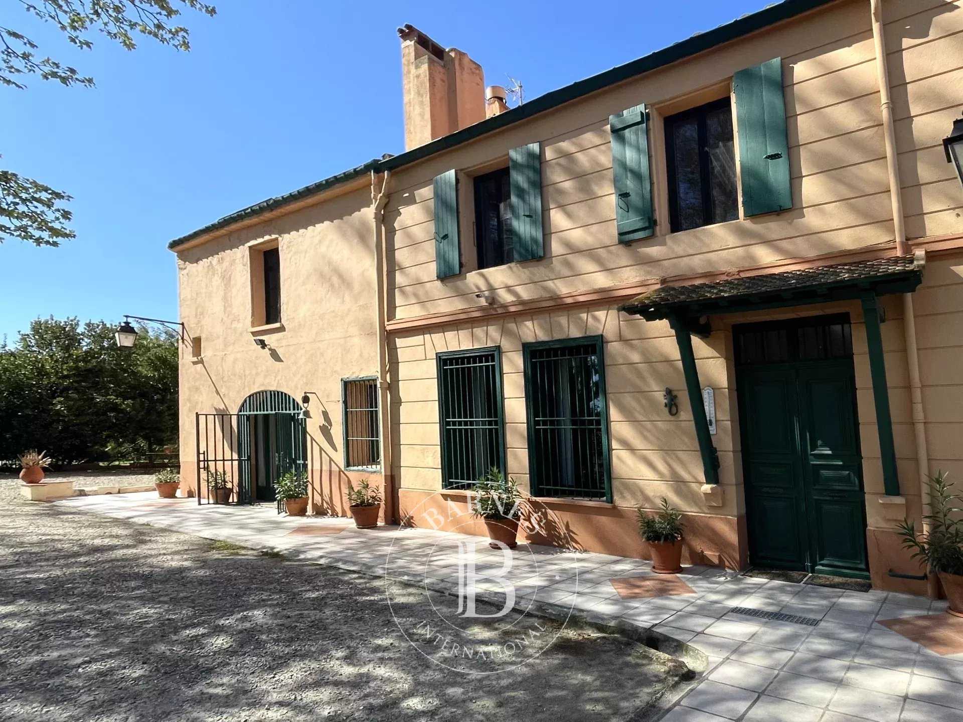 Toulouges  - Mas 7 Pi&egrave;ces 5 Chambres