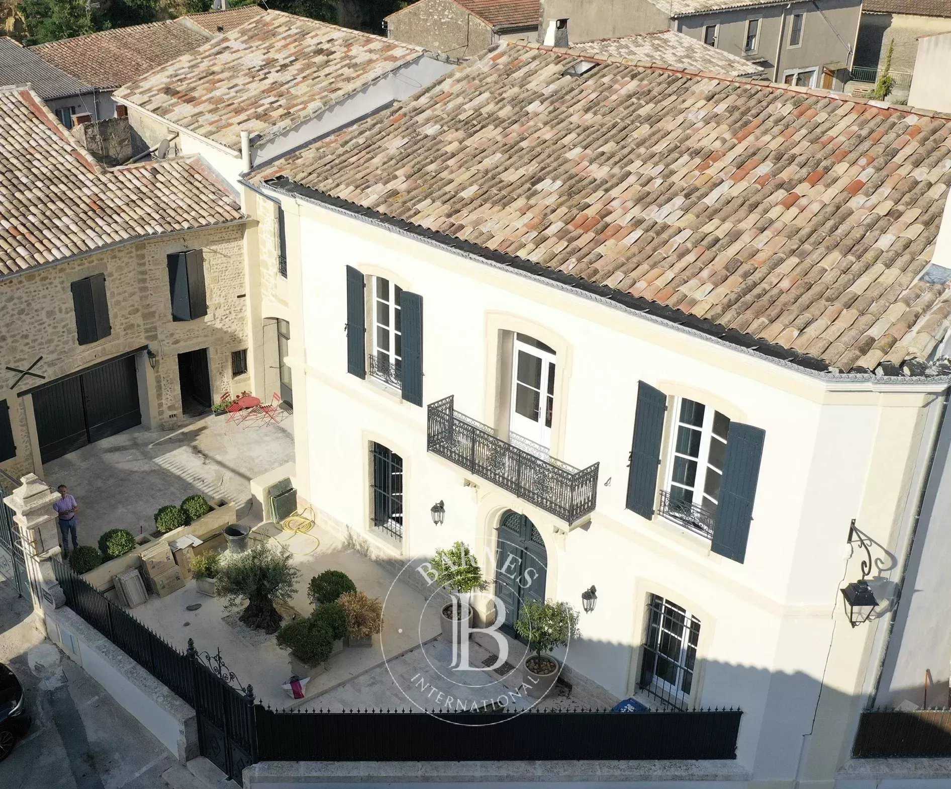 Nîmes  - Maison 15 Pi&egrave;ces 6 Chambres