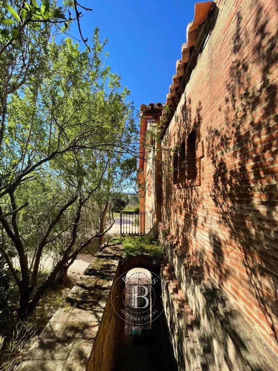 Perpignan  - Property 7 Bedrooms - picture 15