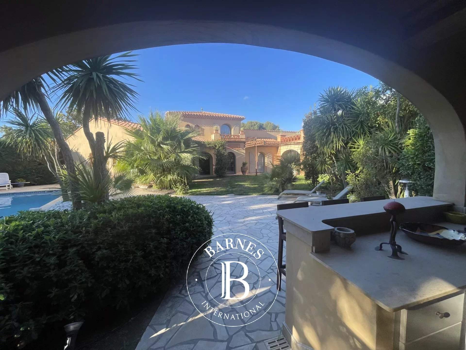 Perpignan  - Maison 7 Pi&egrave;ces 3 Chambres - picture 3