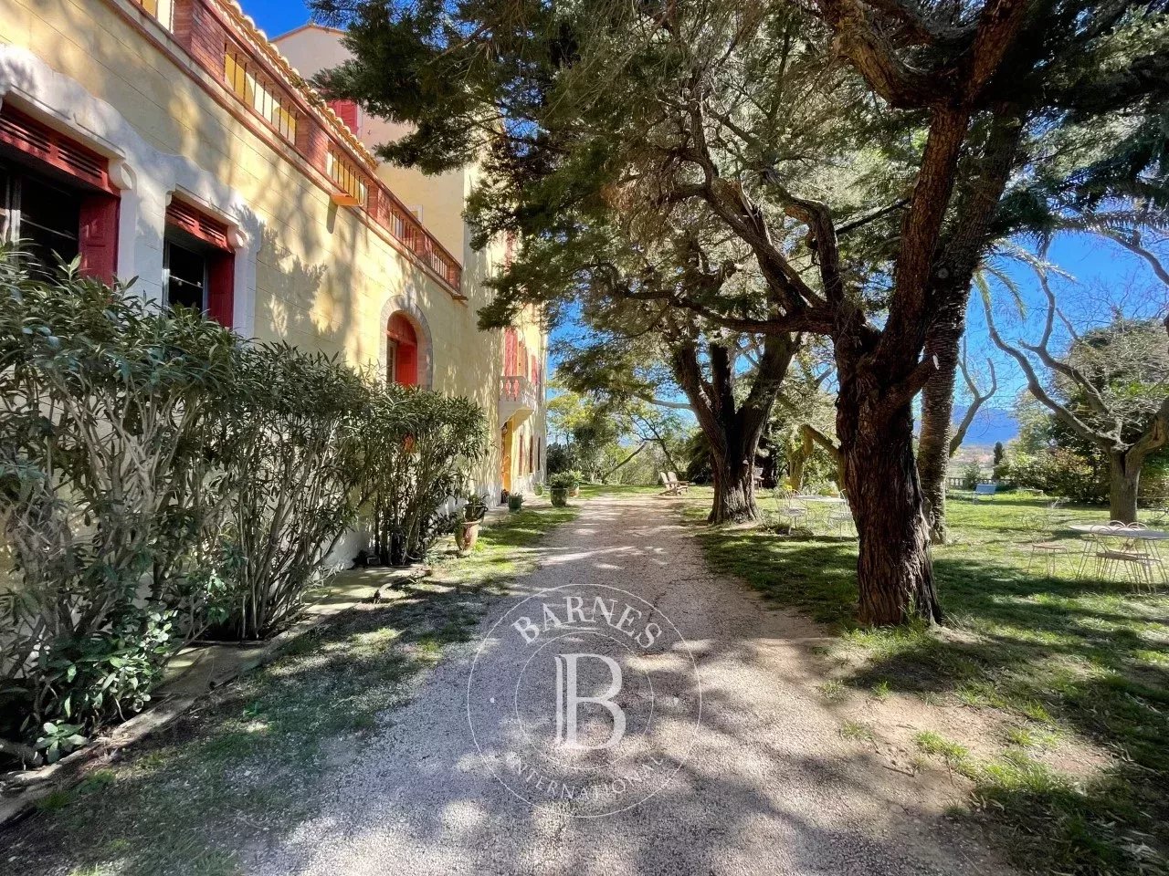 Perpignan  - Property 7 Bedrooms - picture 3