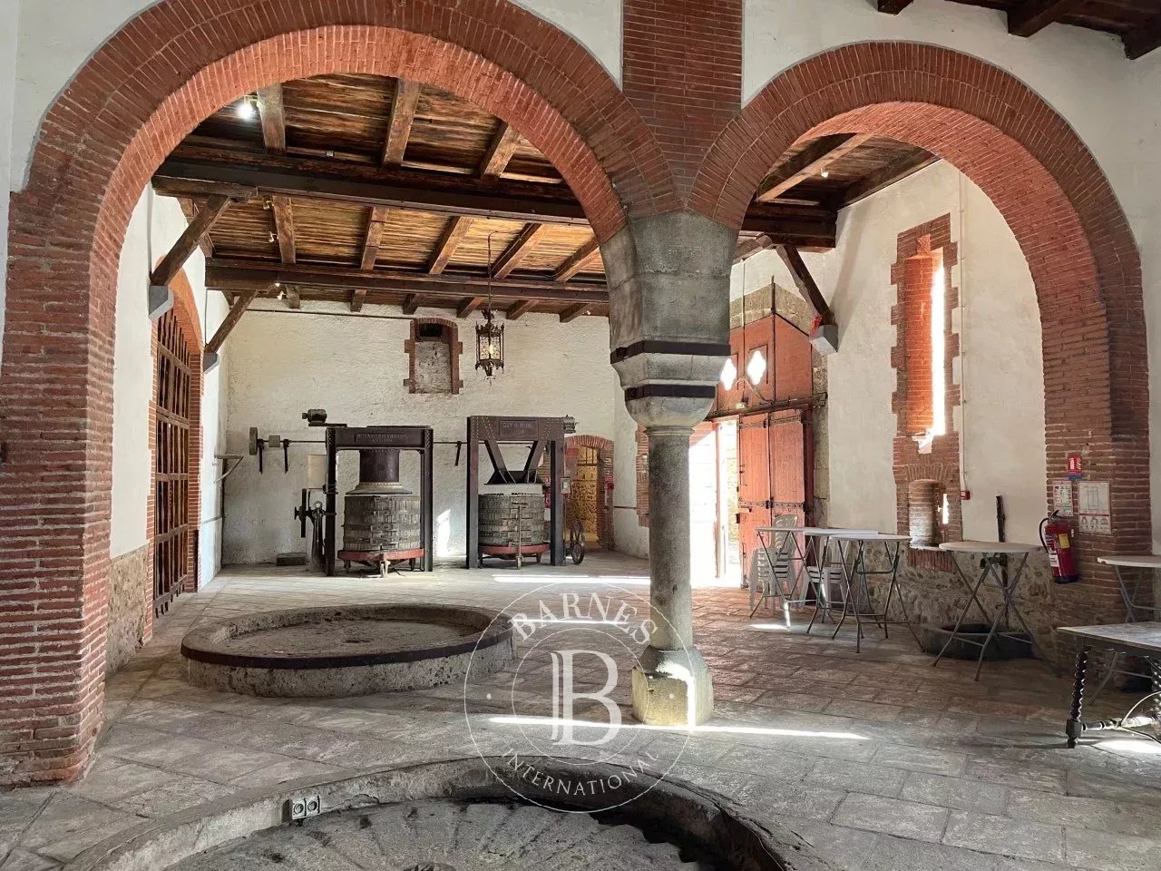 Perpignan  - Property 7 Bedrooms - picture 17