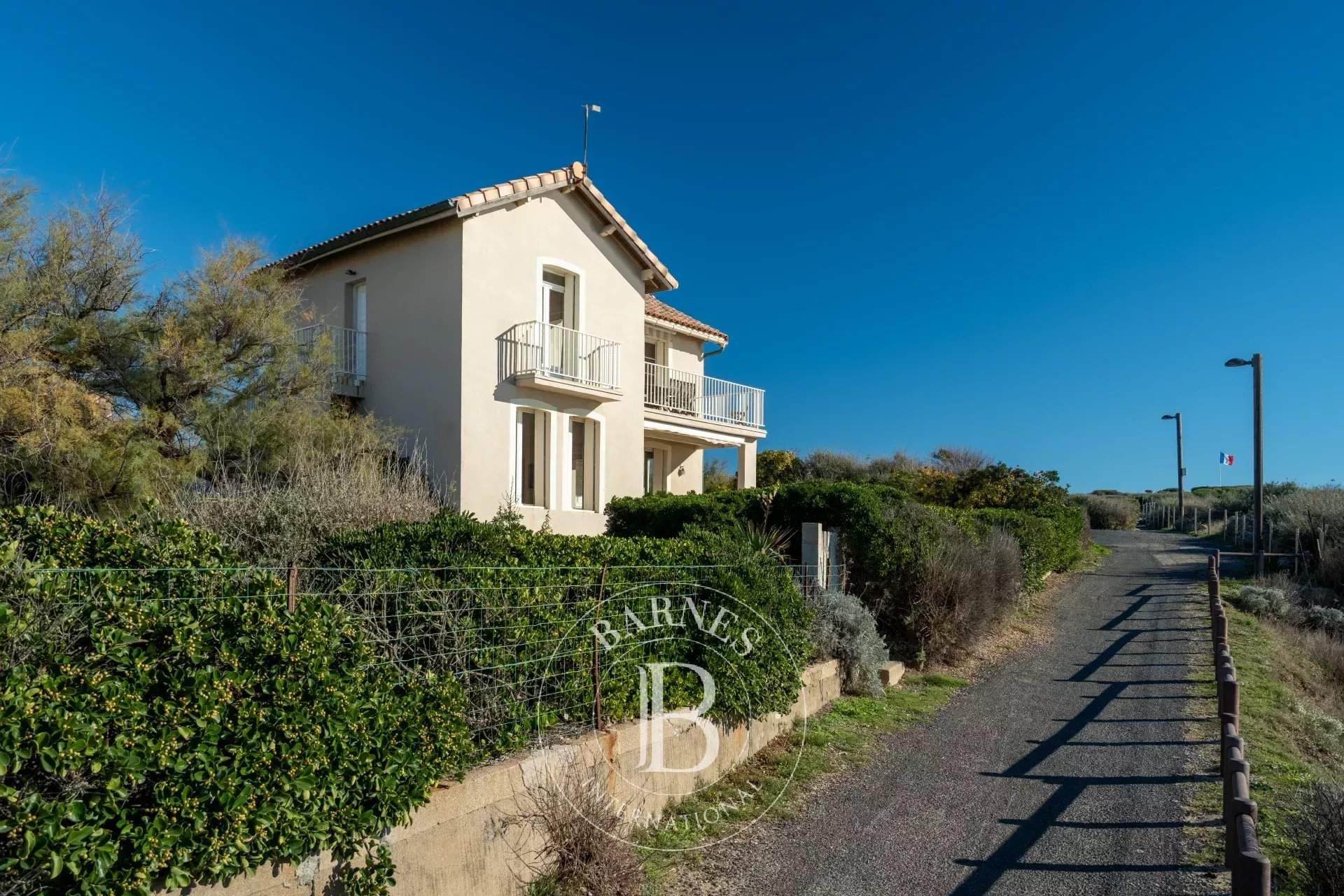 Agde  - Maison 7 Pièces 5 Chambres - picture 4