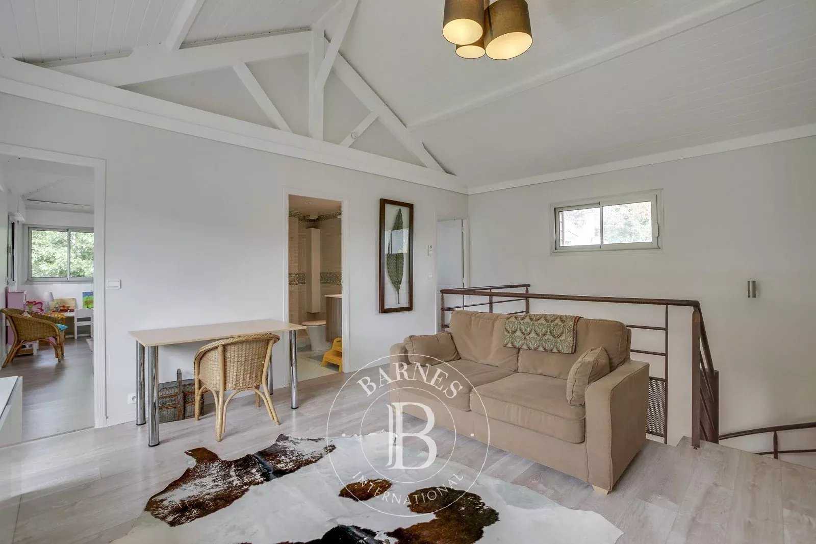 Le Vésinet  - Maison 6 Pièces 4 Chambres