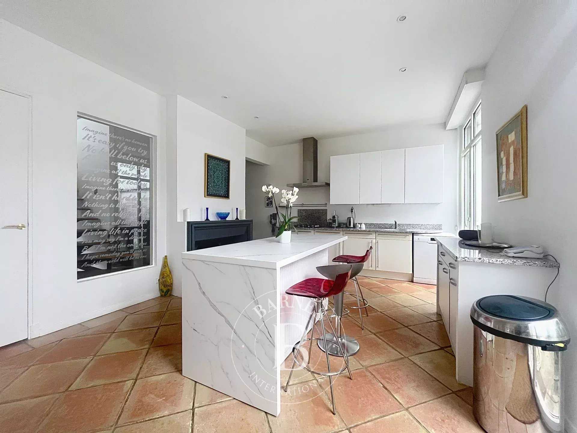 Saint-Germain-en-Laye  - Maison 9 Pi&egrave;ces 5 Chambres