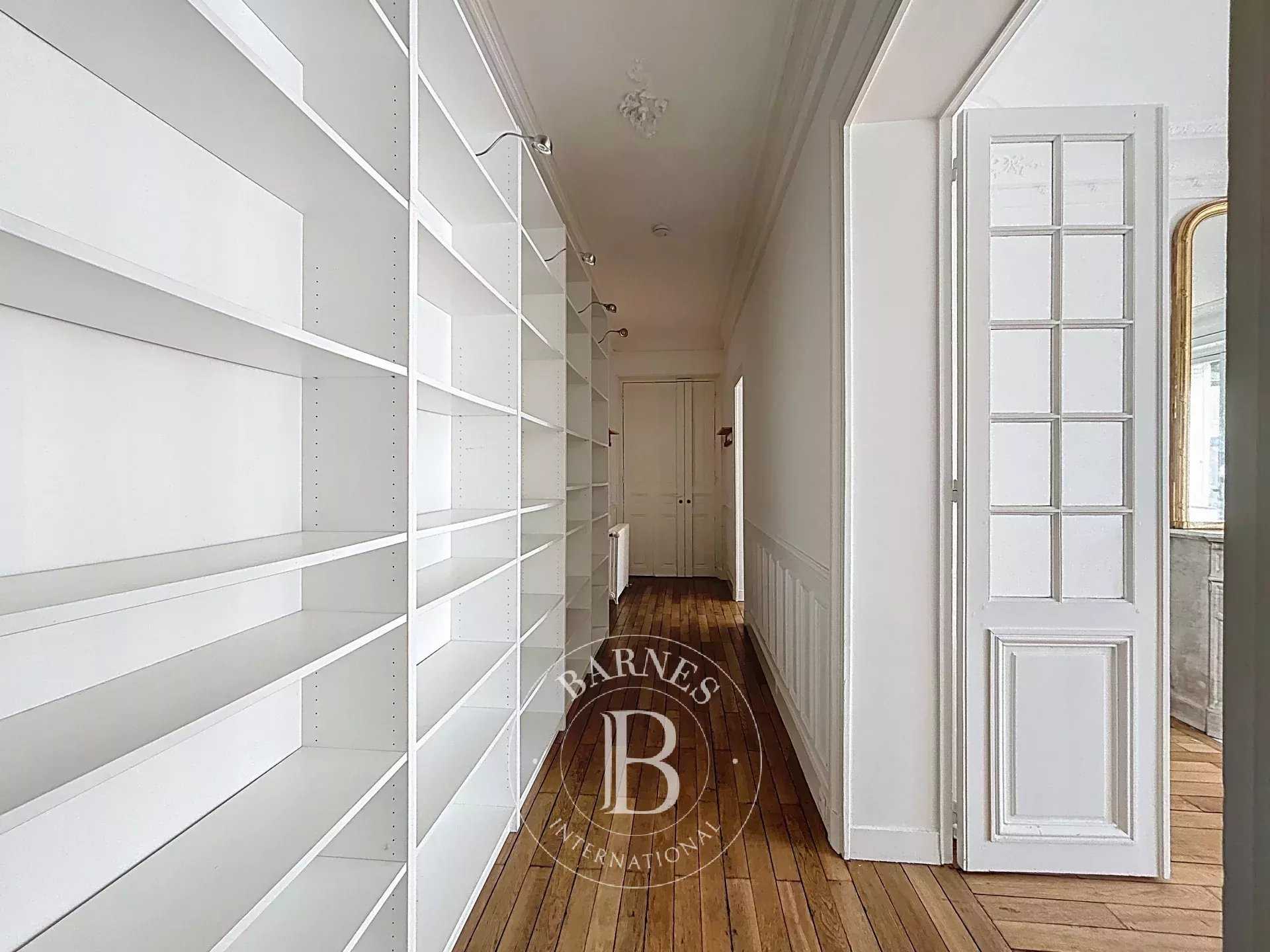 Versailles  - Apartment 3 Bedrooms